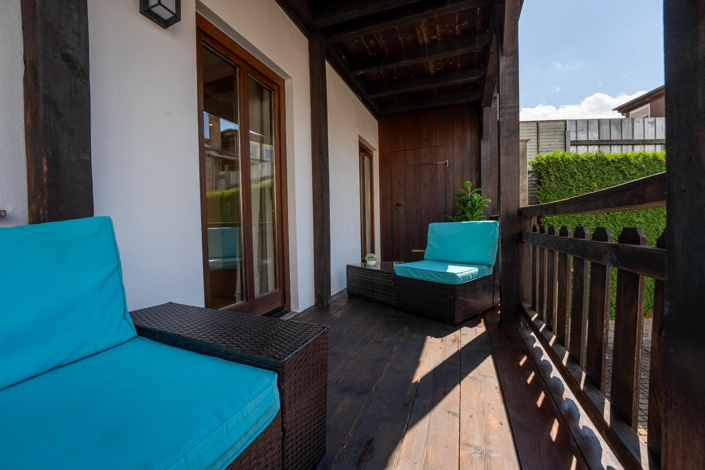 Design-Fachwerk-Suite - Balkon-Parkplatz-Therme