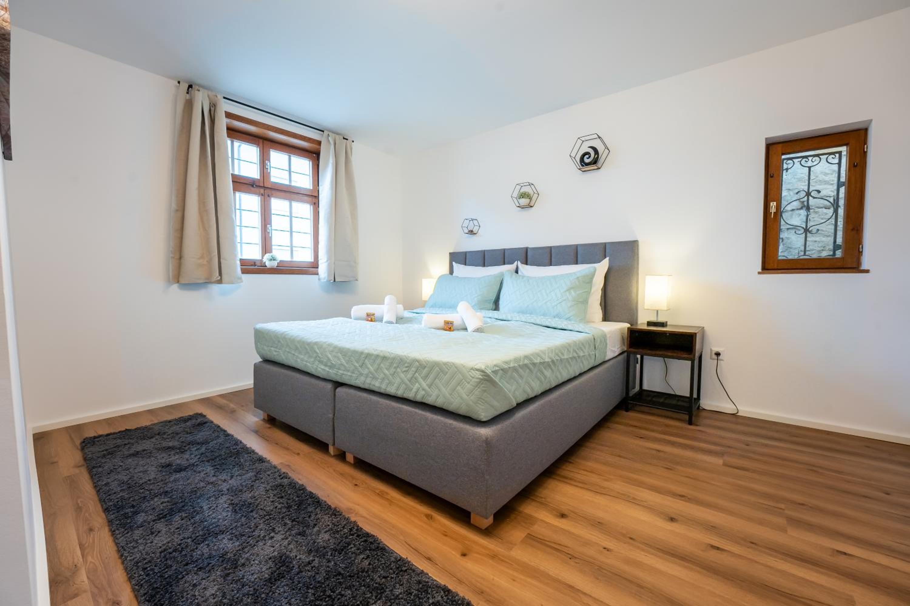 Design-Fachwerk-Suite - Balkon-Parkplatz-Therme