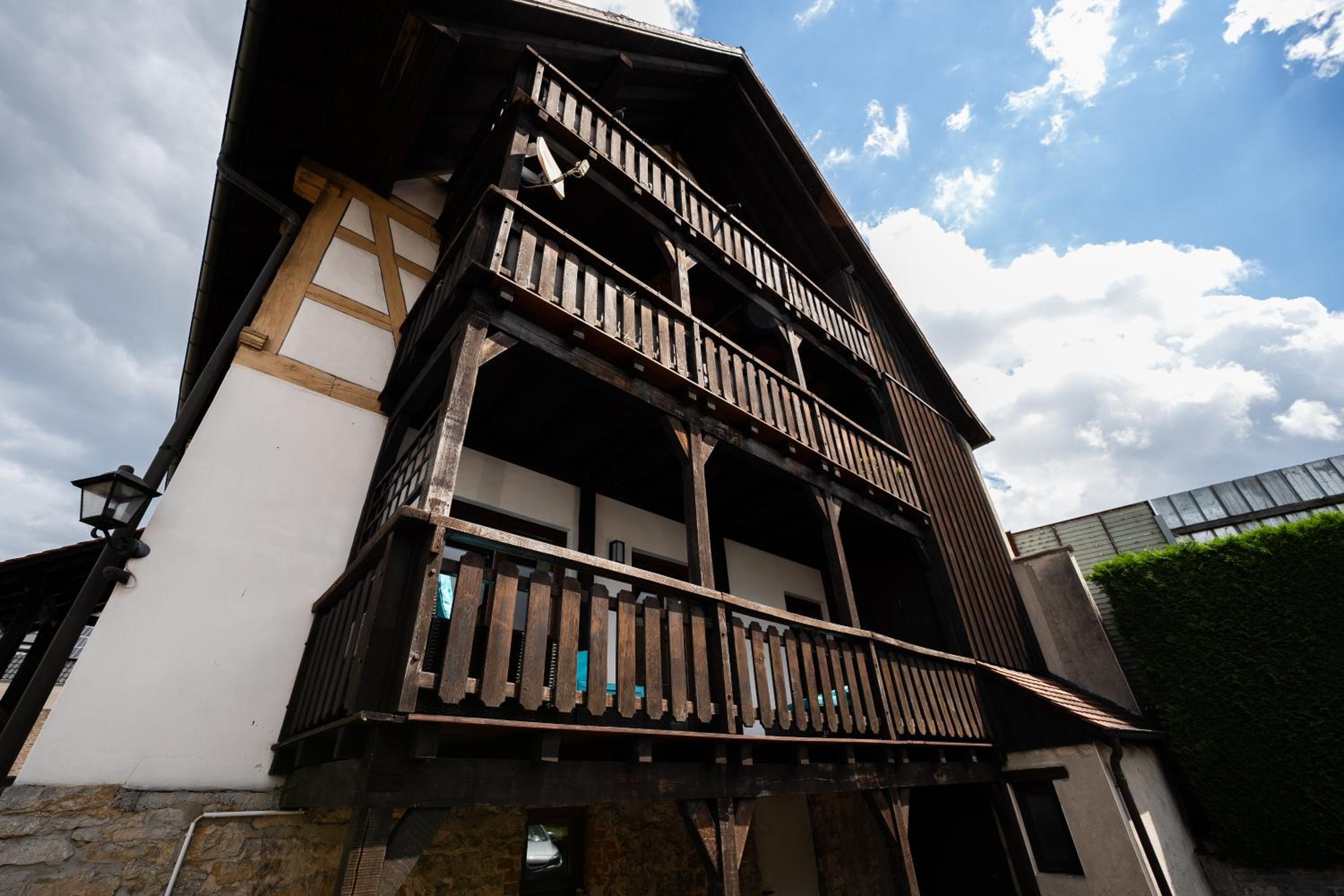 Design-Fachwerk-Suite - Balkon-Parkplatz-Therme
