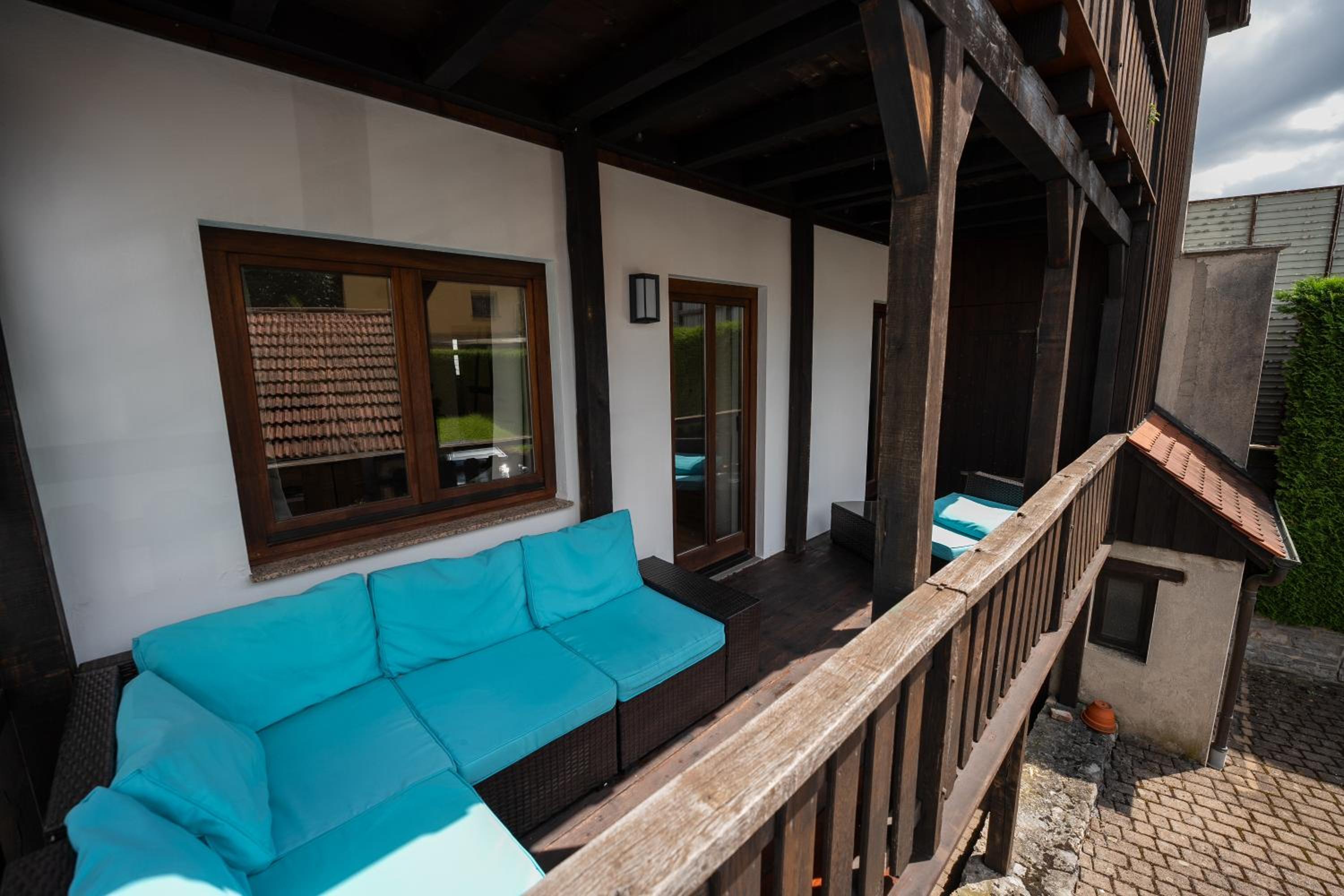 Design-Fachwerk-Suite - Balkon-Parkplatz-Therme