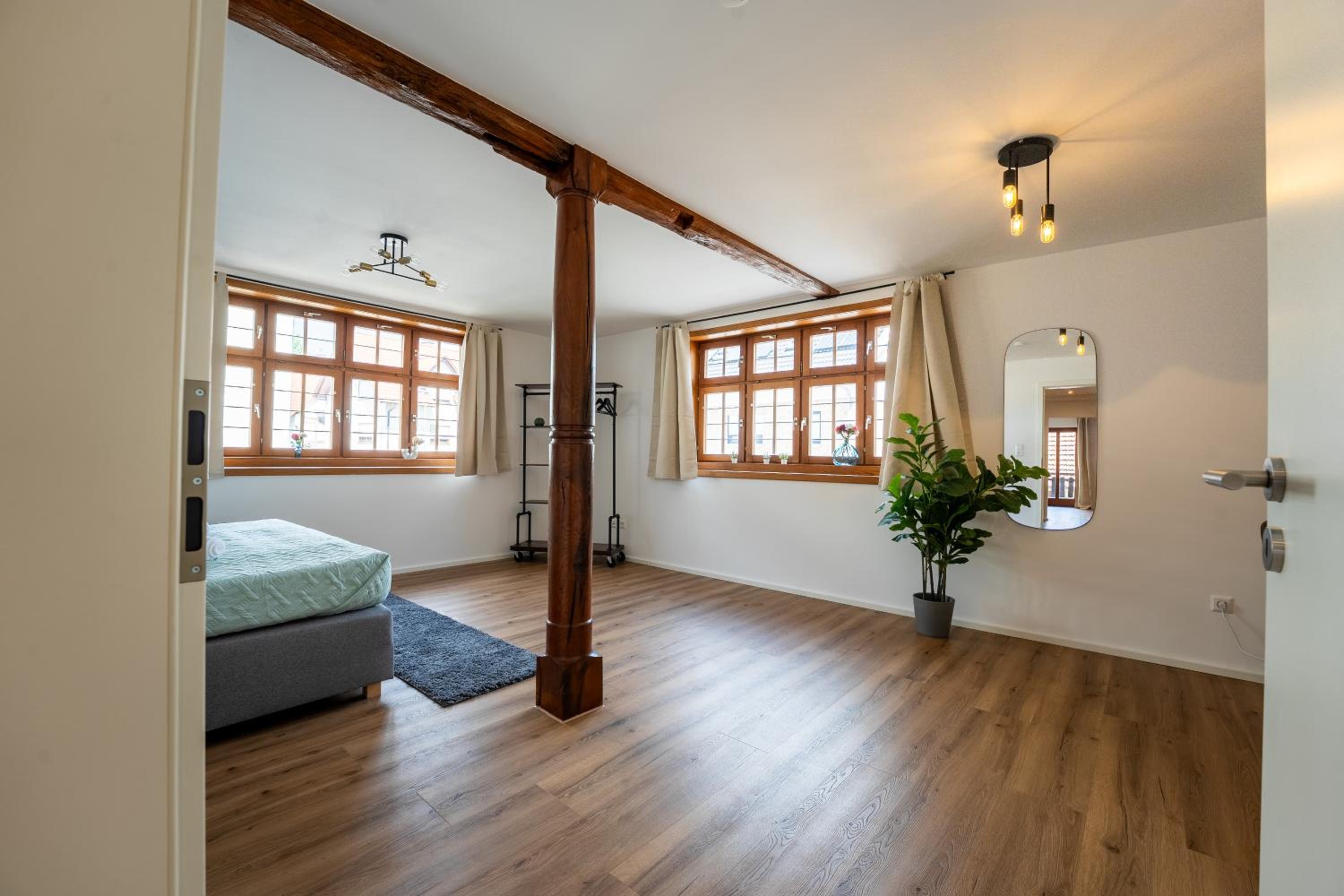 Design-Fachwerk-Suite - Balkon-Parkplatz-Therme