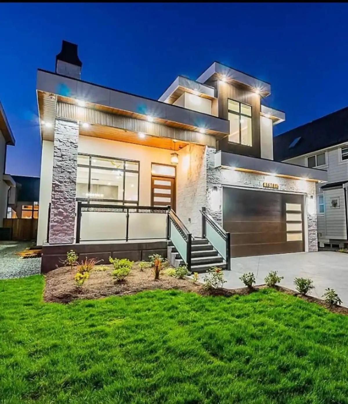NEST- Modern 2BR Basement Retreat in South Surrey