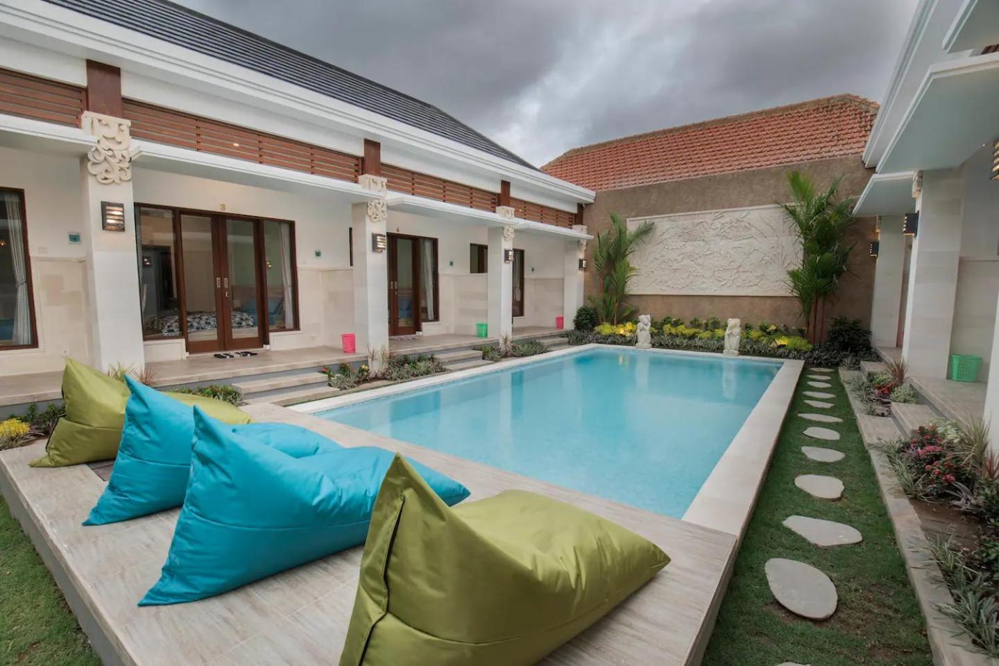 Canggu Tropical House / Britain Room view 3