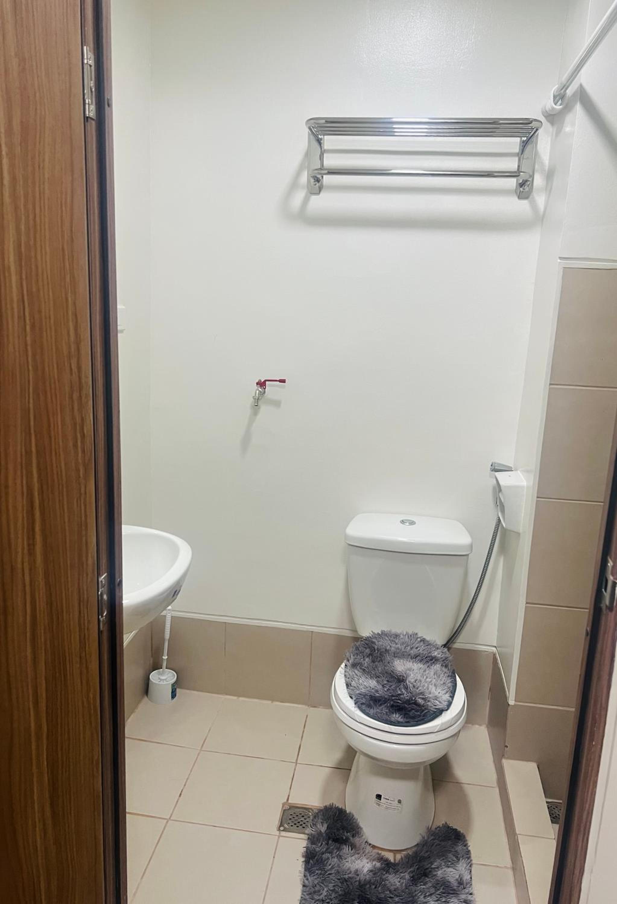 KJ Comfy Stay at Spring Residences Bicutan view 4