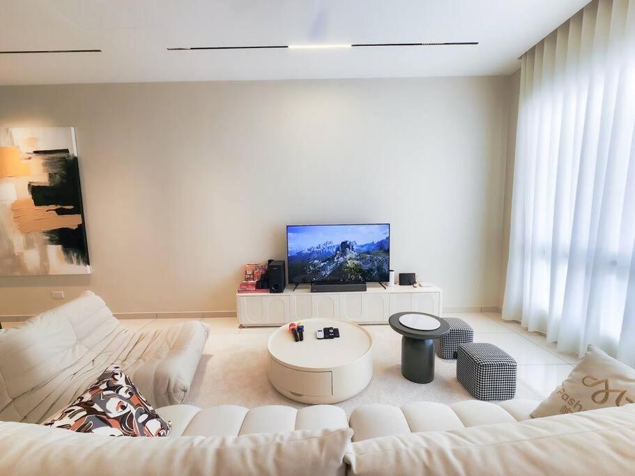 Austin Crest -- Creamy X Mahjong X Karaoke X Staycation 4BR3B #10pax by Cowidea