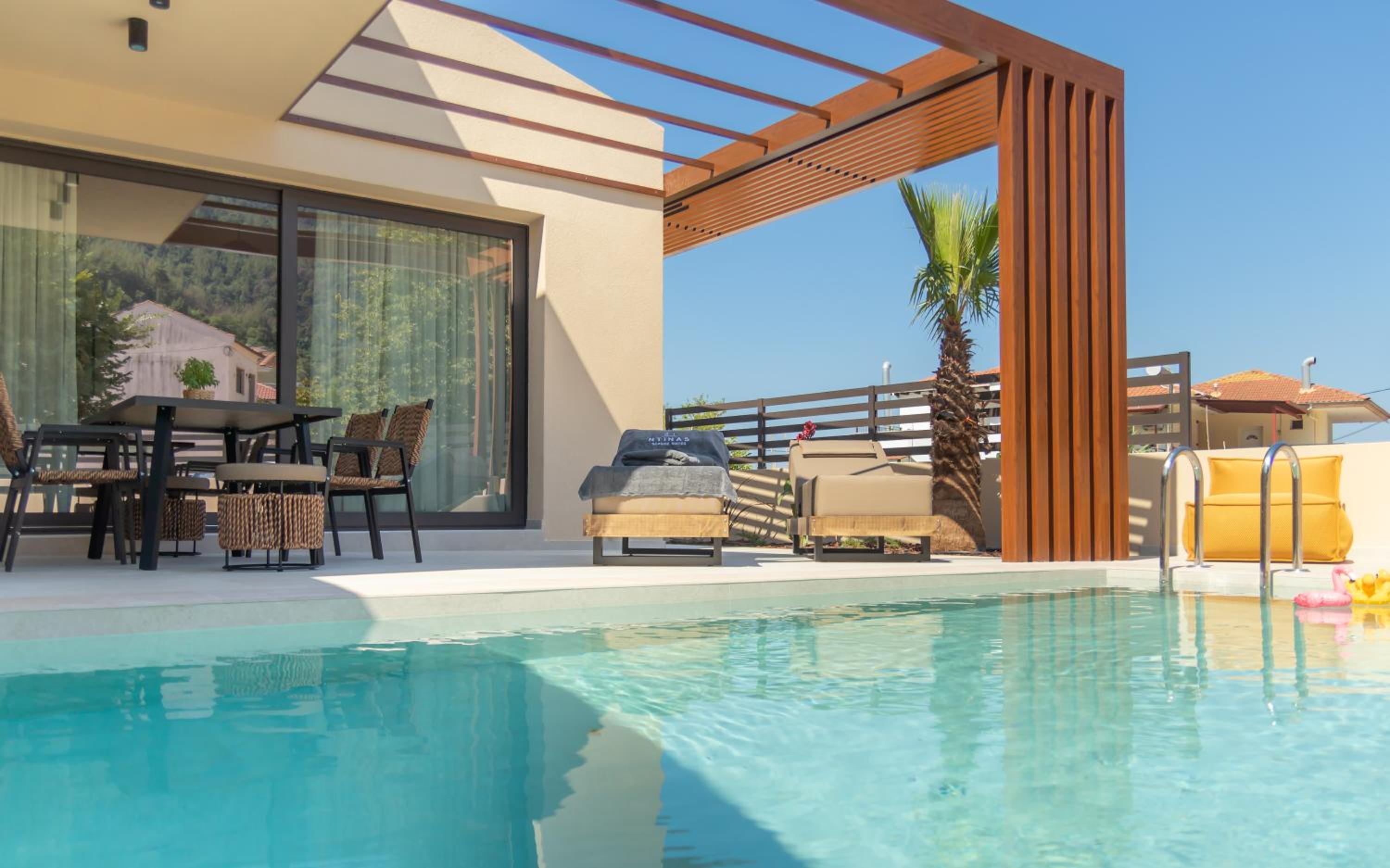 Ntinas Seaside Suites