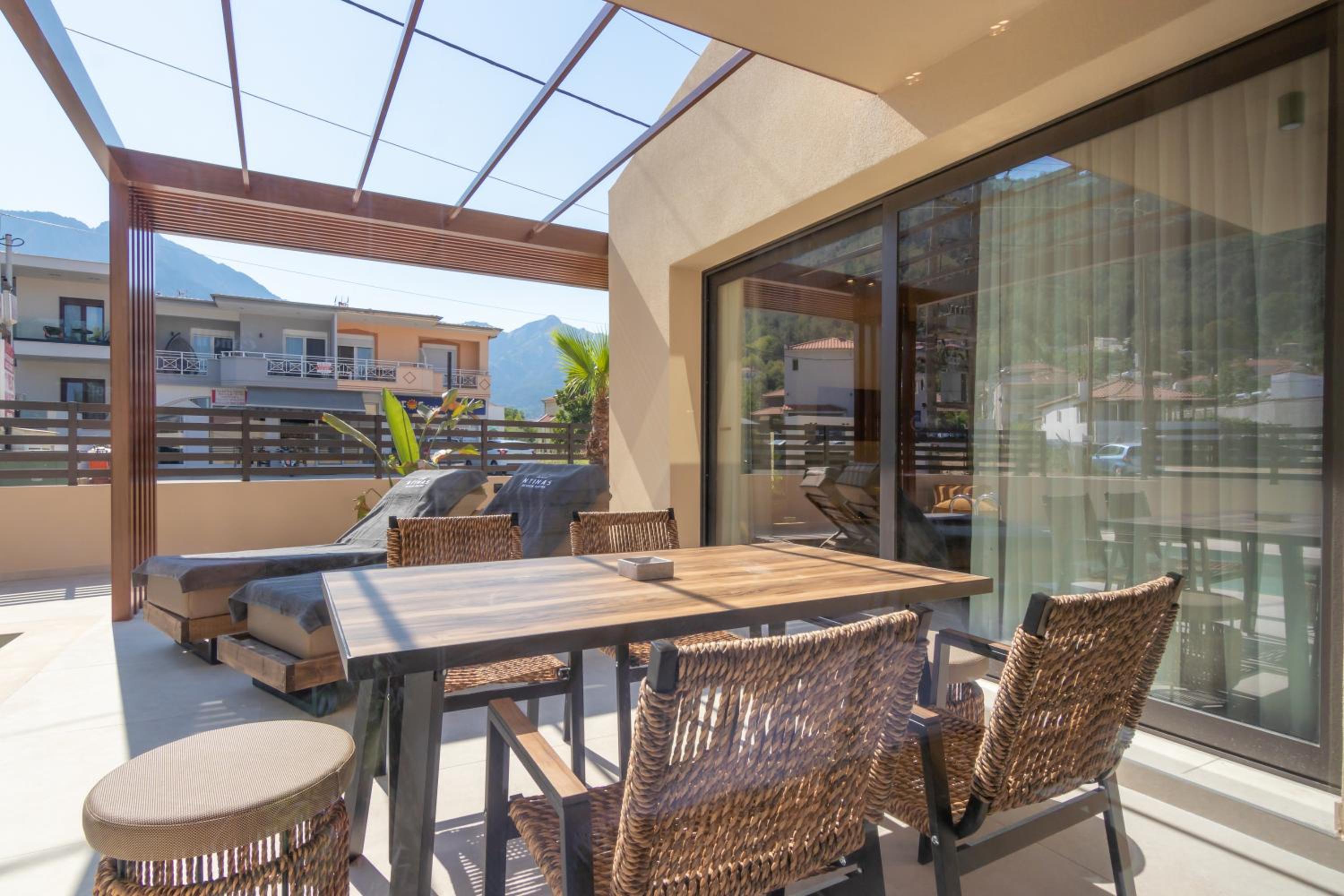Ntinas Seaside Suites