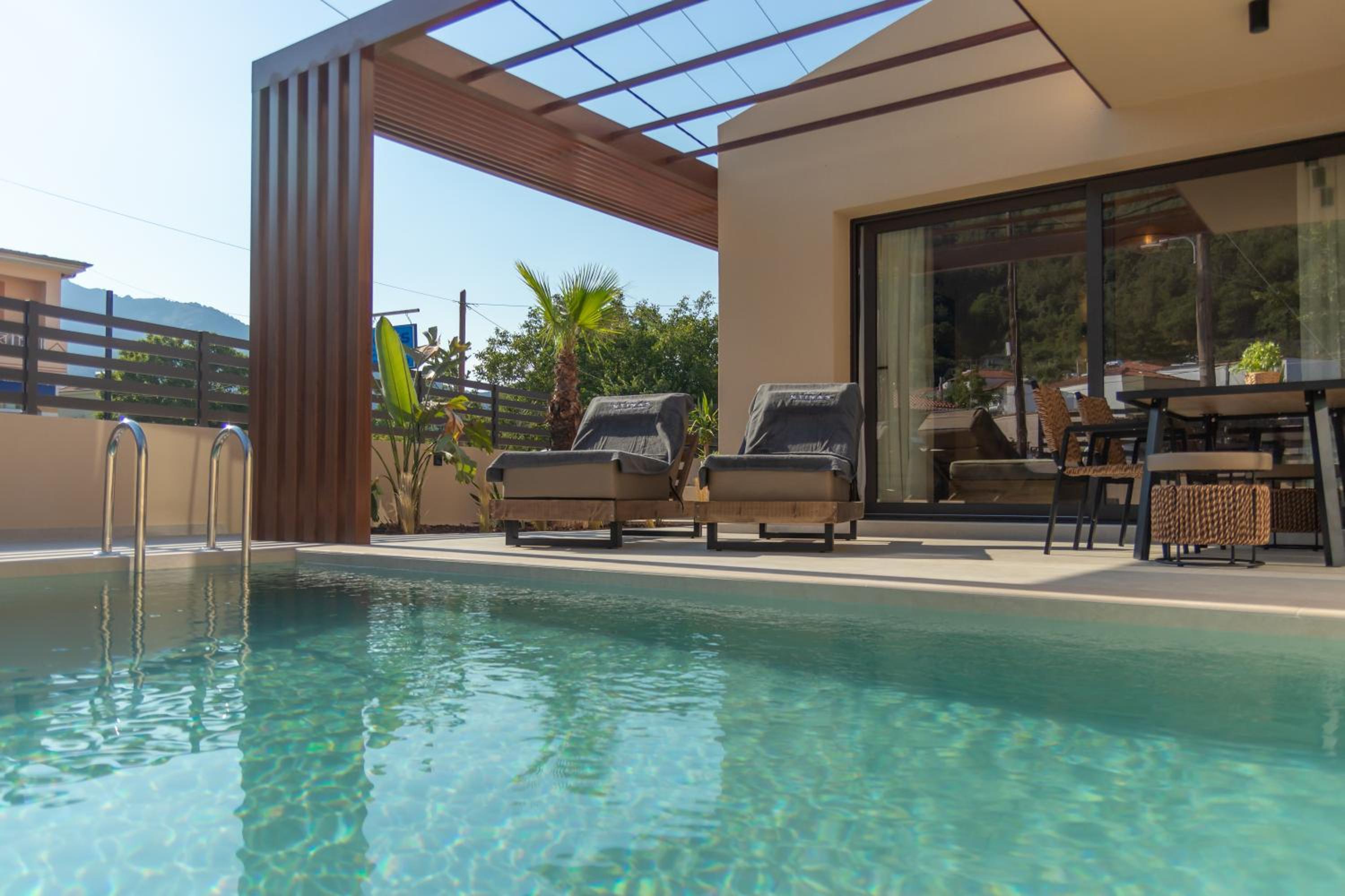 Ntinas Seaside Suites