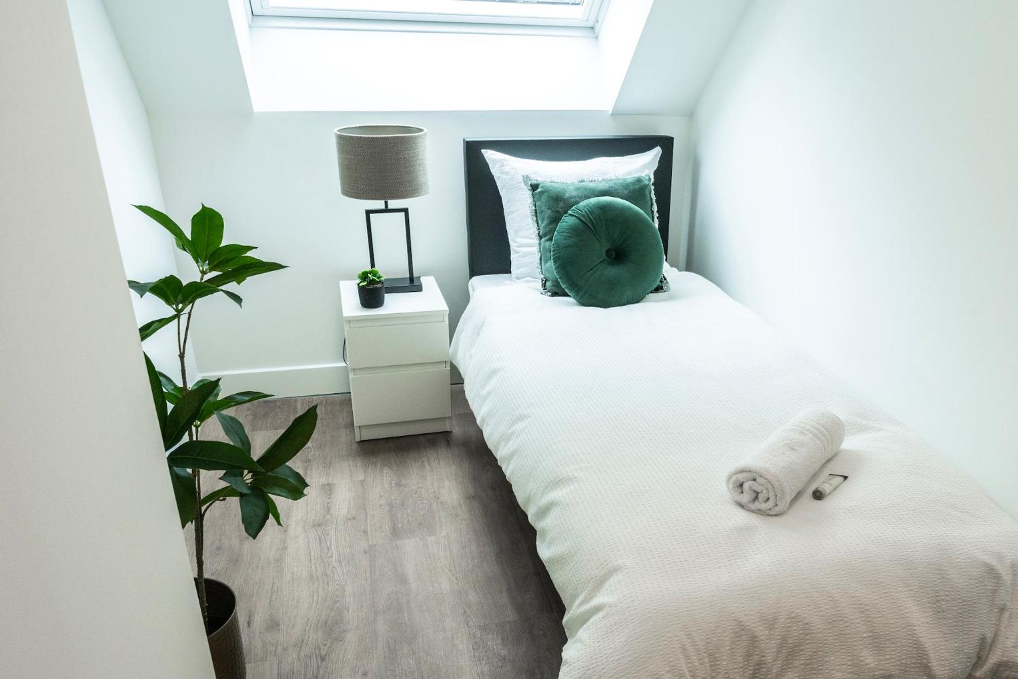 6-Bed Aircon House Diaz 60m2, many bedrooms view 4