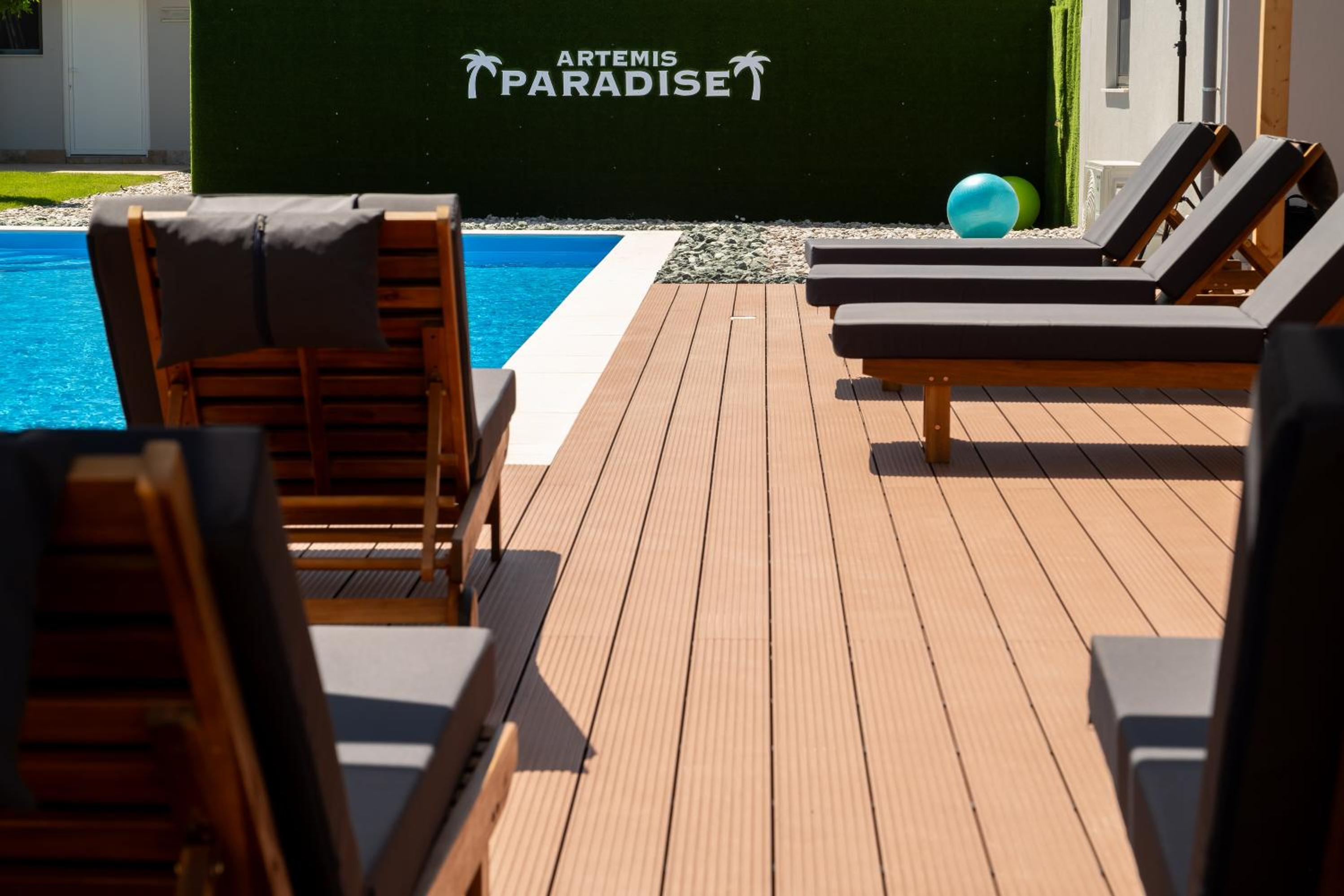 Paradise Apartments Artemida