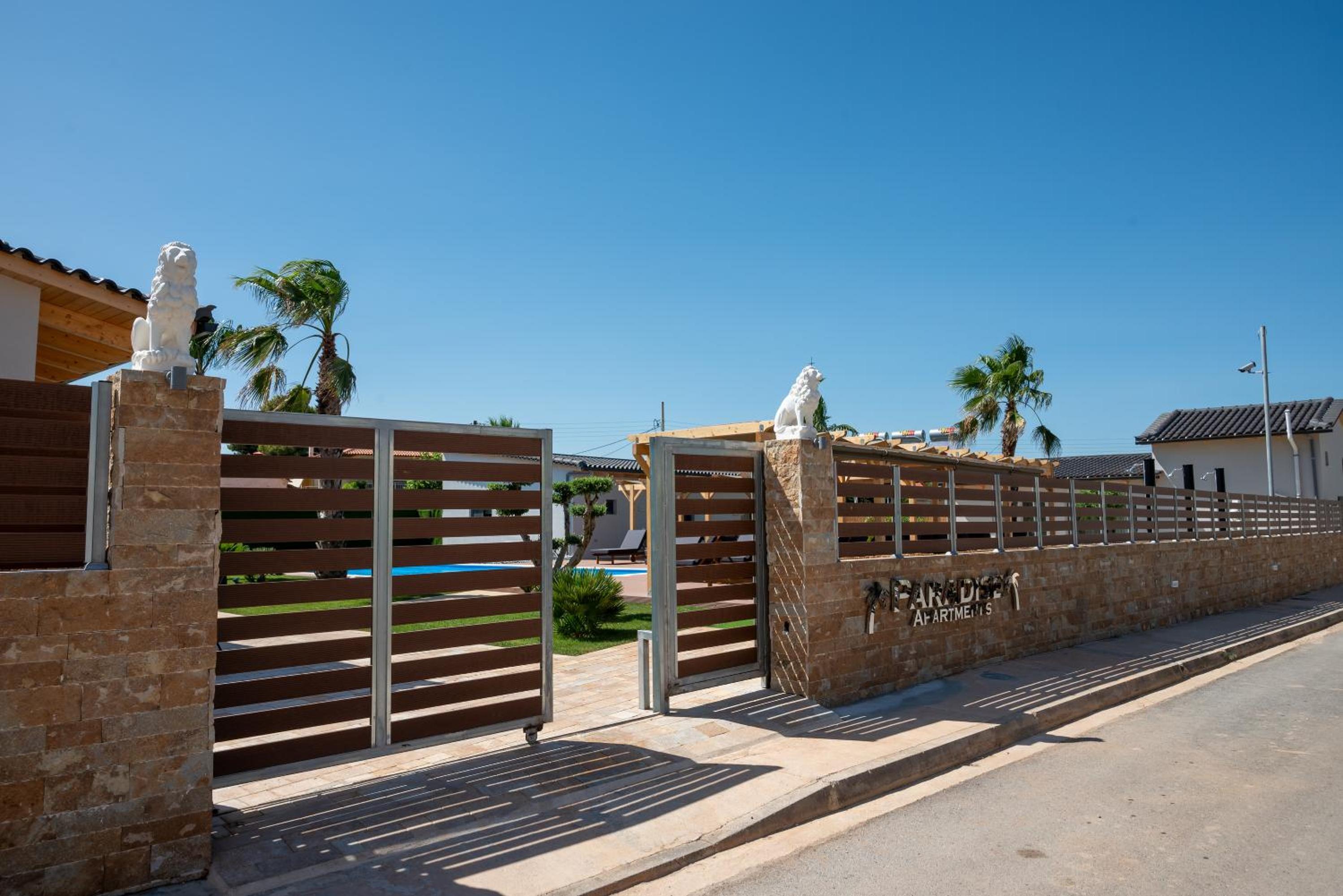 Paradise Apartments Artemida