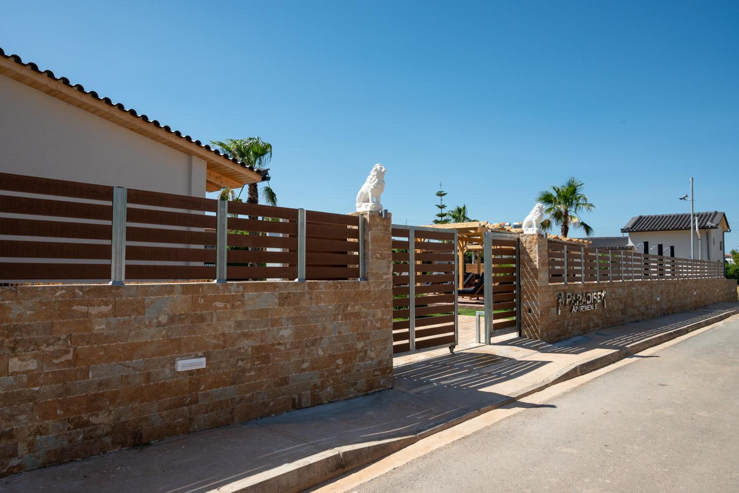 Paradise Apartments Artemida