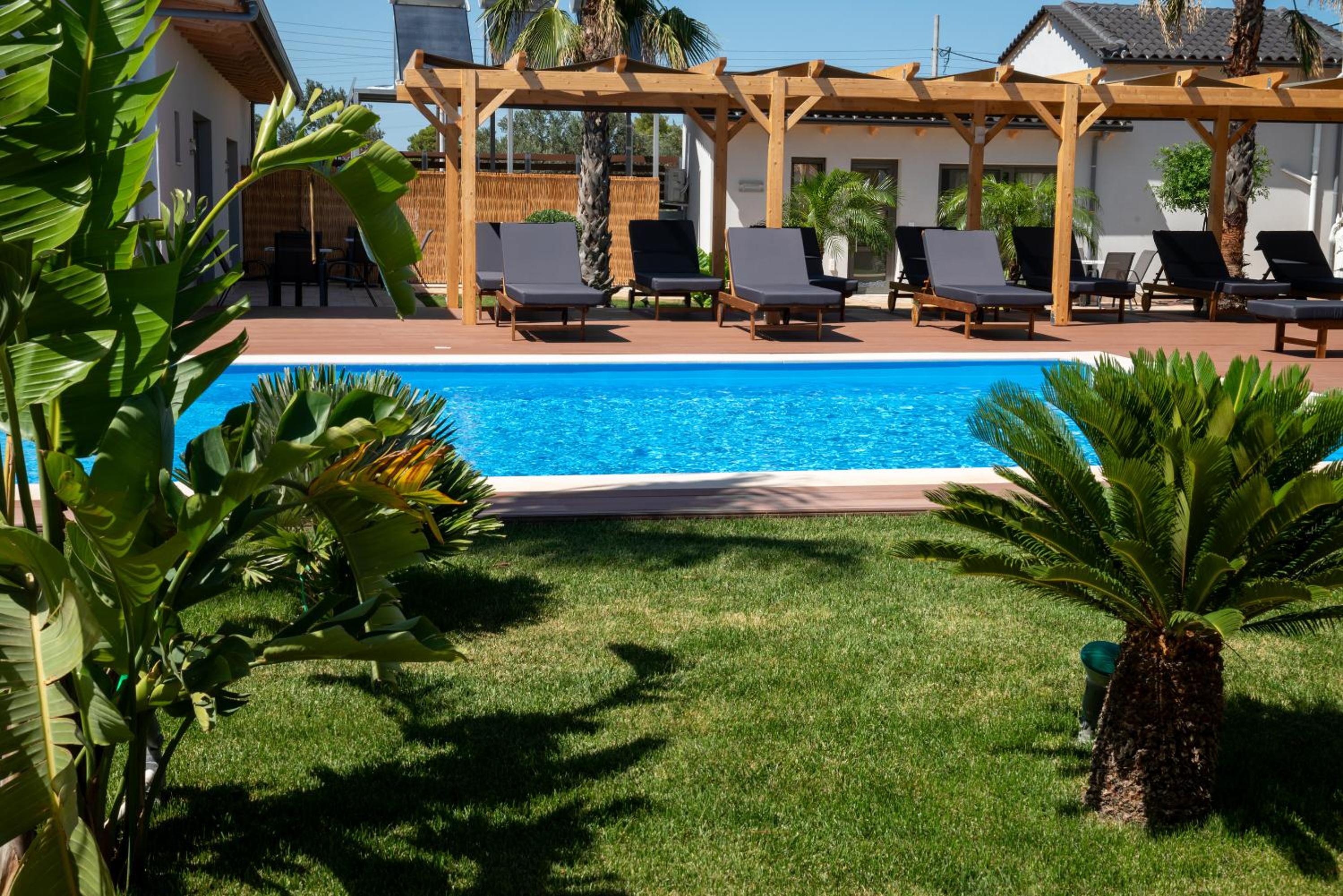 Paradise Apartments Artemida