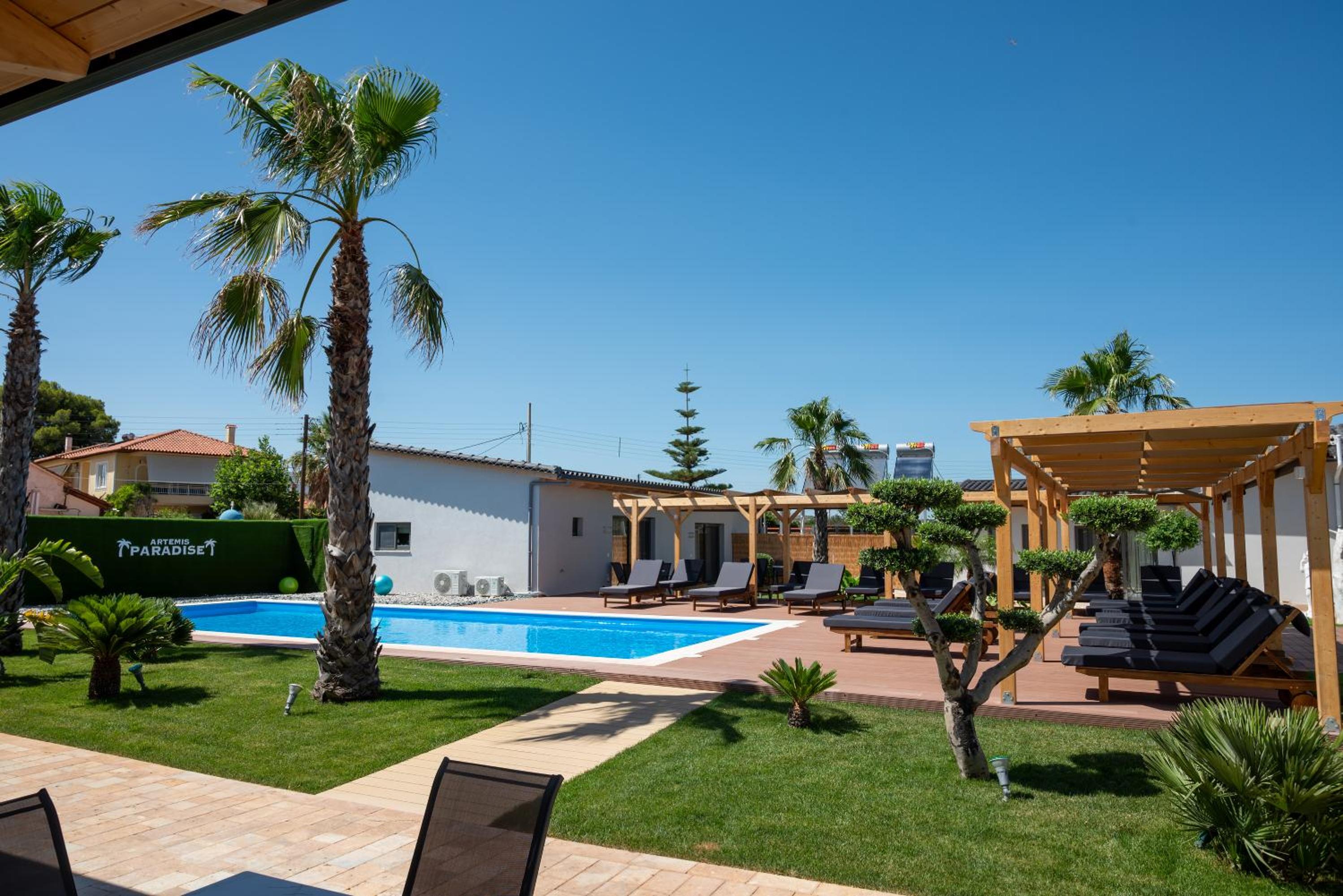 Paradise Apartments Artemida