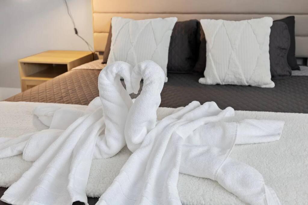 S&N Lux Home with King Bed & Wi-Fi view 5