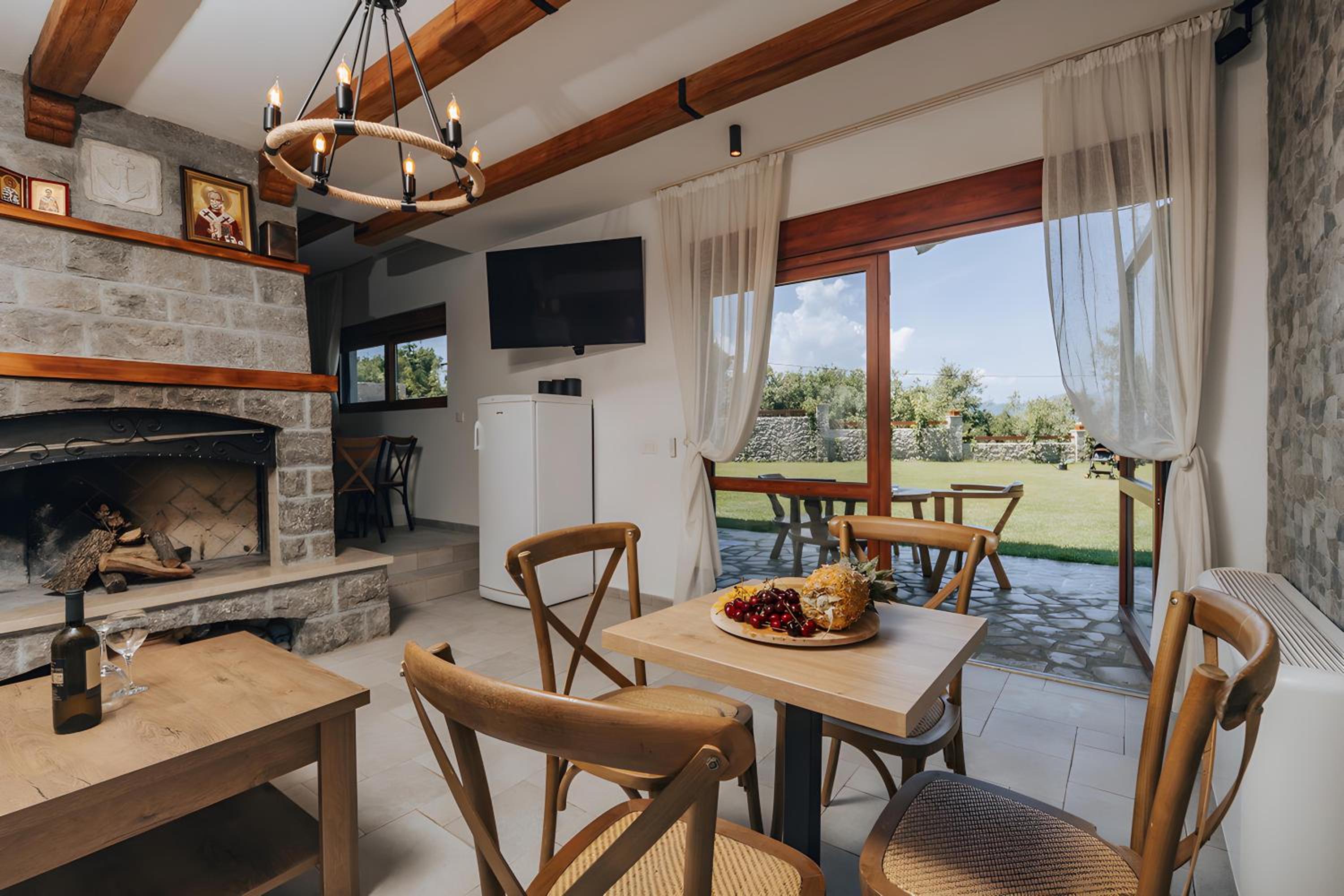 Three bedroom villa with infinity pool&hot tub