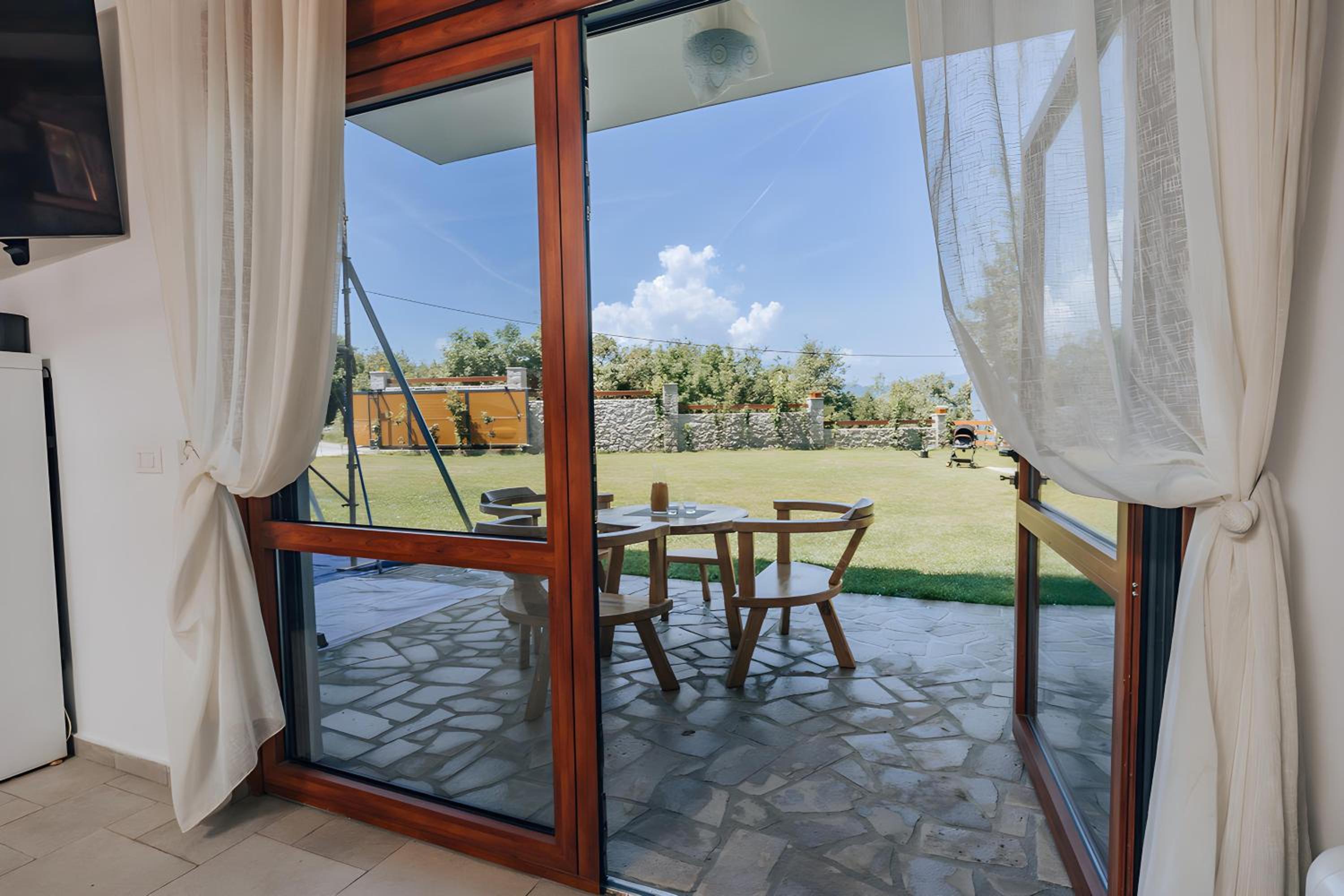 Three bedroom villa with infinity pool&hot tub