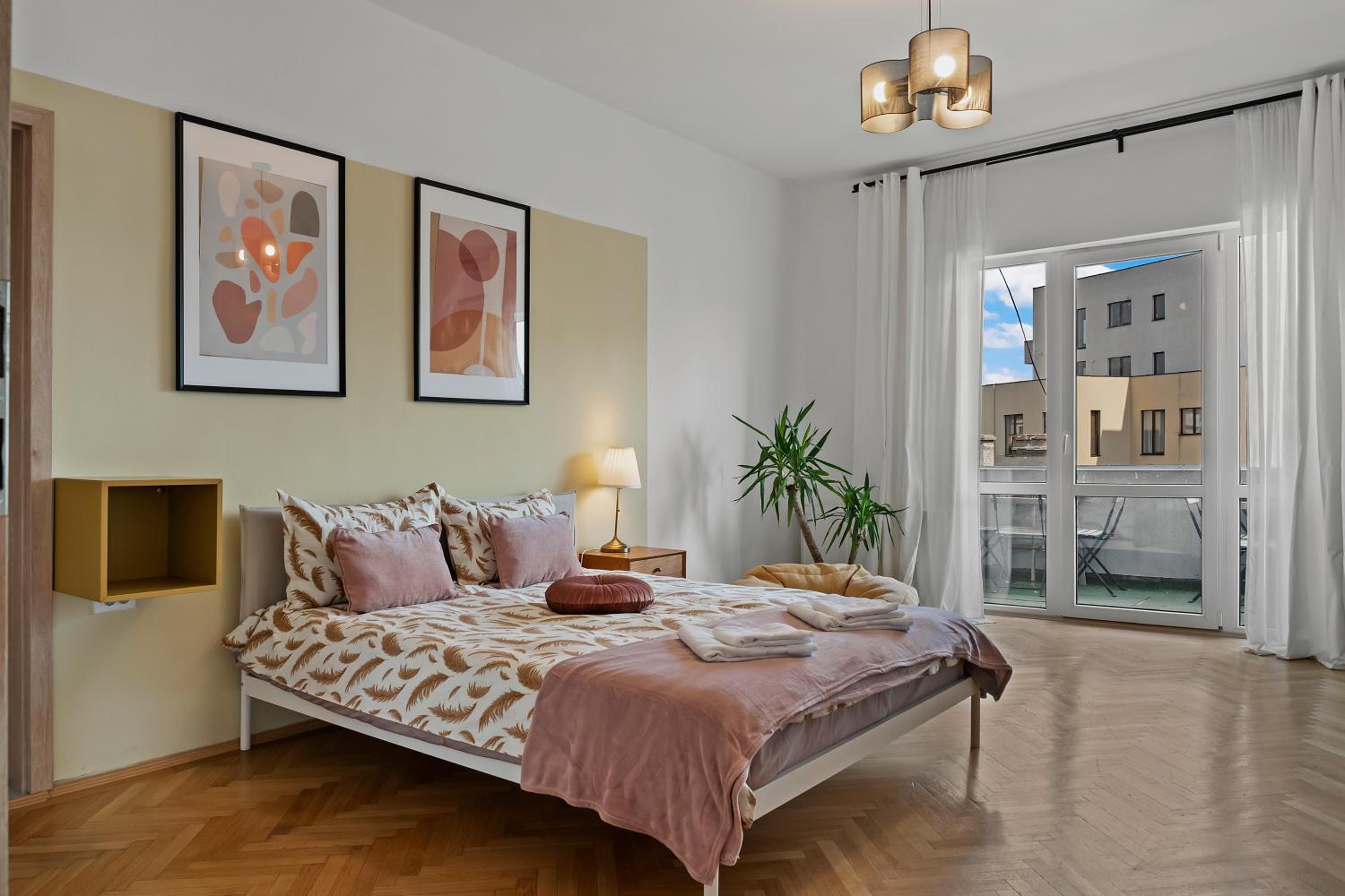 Ultracentral Dreamland Apartment 3 Bdrm view 3