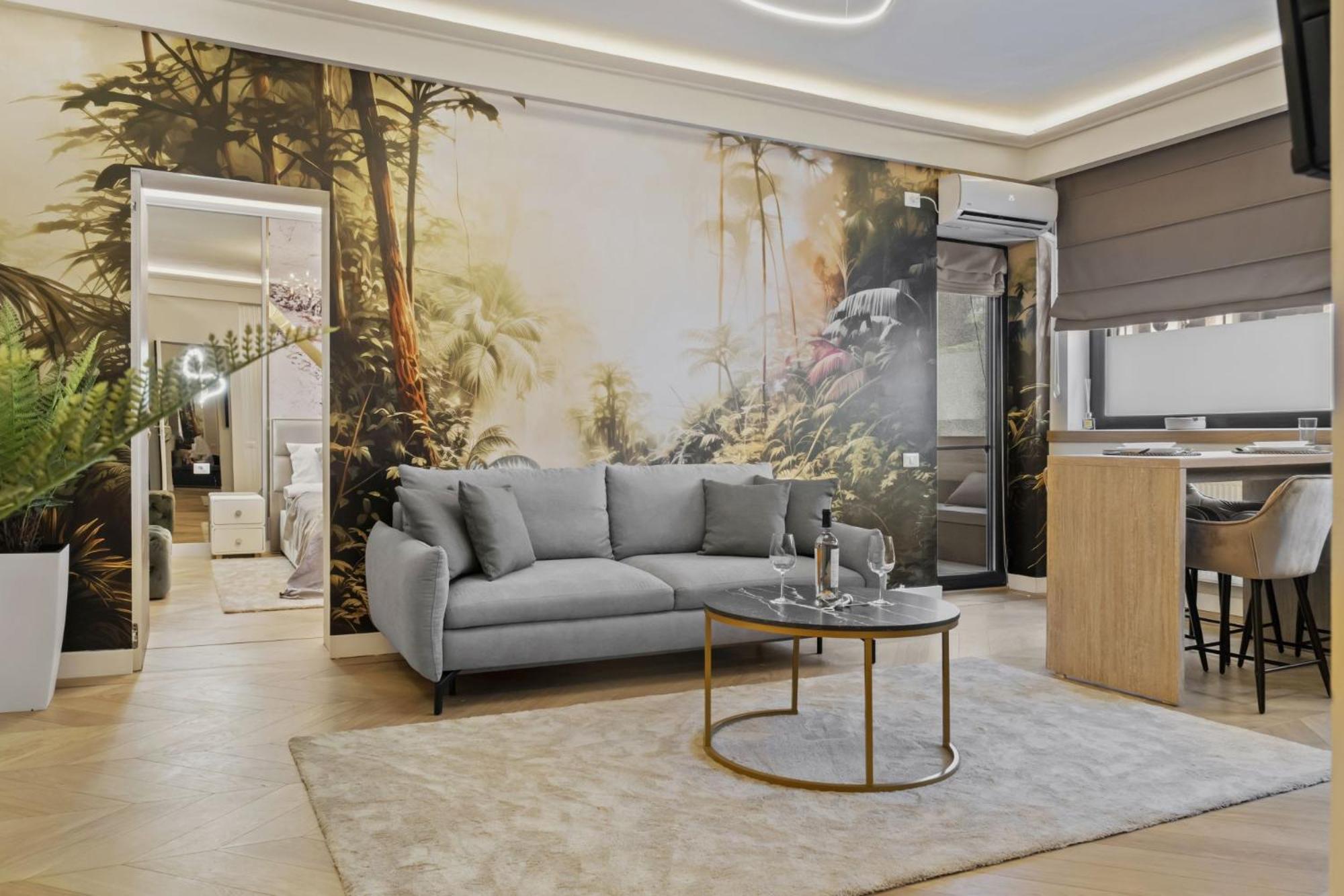 Central Two rooms apartment The Paradise of lights view 2