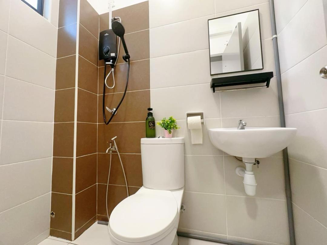 A23 Hello Baby Dato Onn Tebing 15PAX Private Bathroom