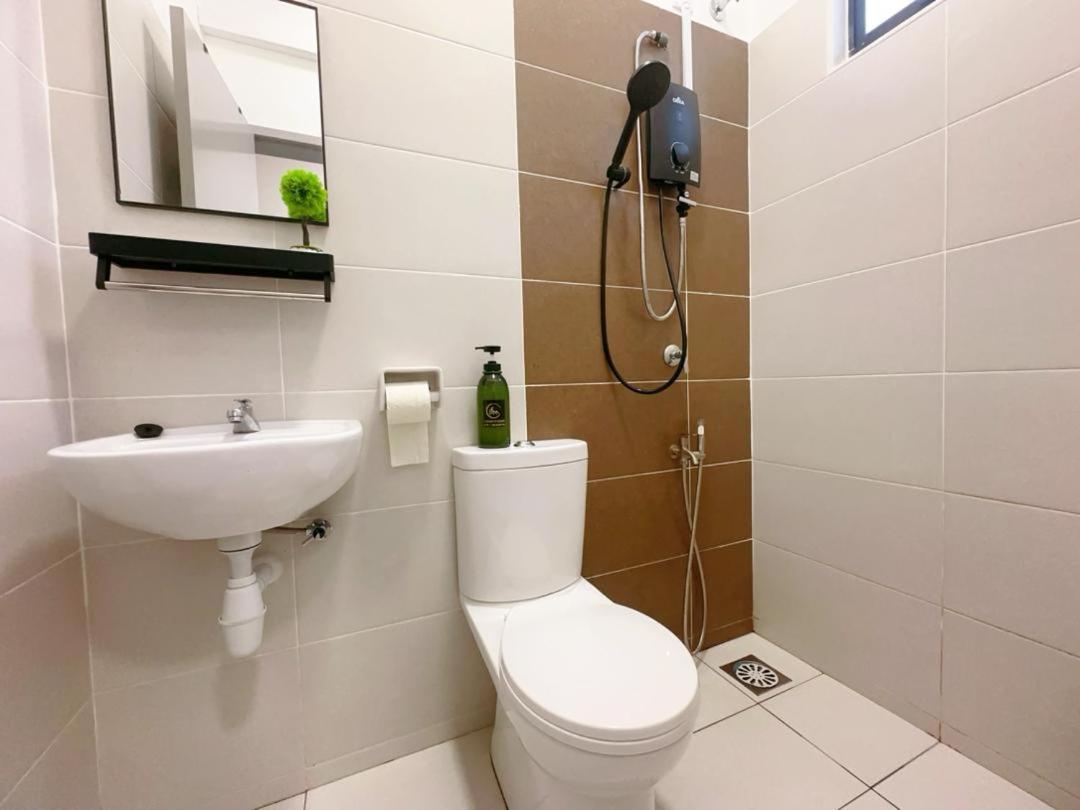 A23 Hello Baby Dato Onn Tebing 15PAX Private Bathroom