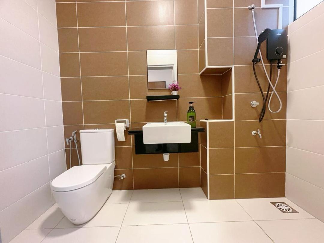 A23 Hello Baby Dato Onn Tebing 15PAX Private Bathroom