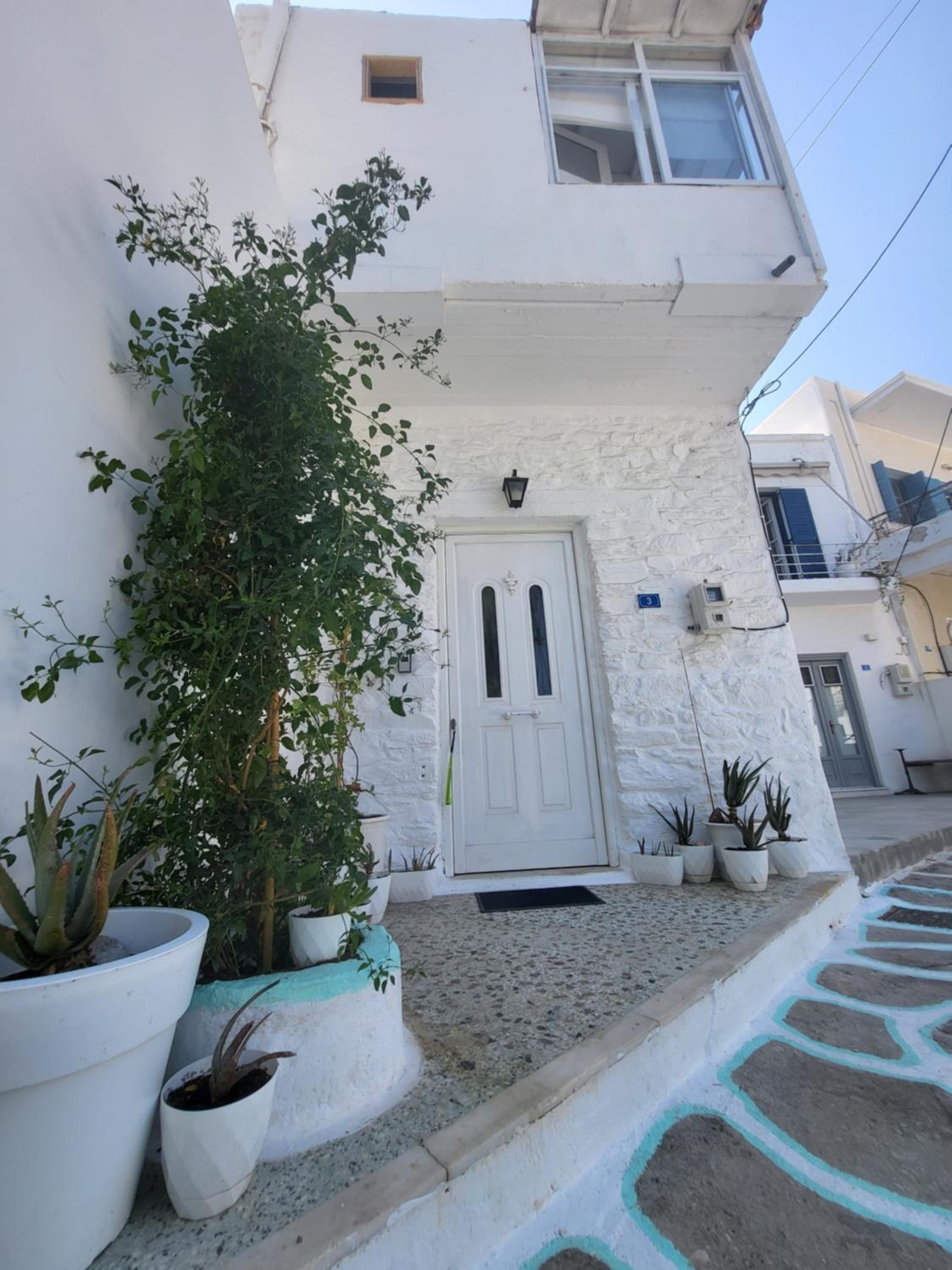 Manolia House