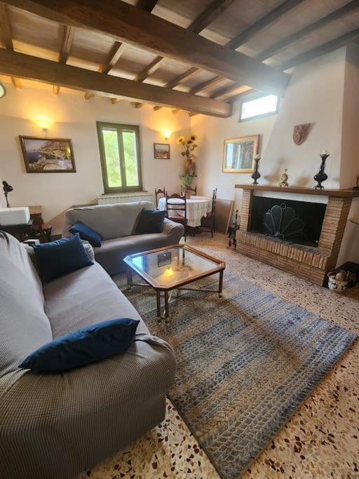 House with roof terrace and views of Lake Trasimeno