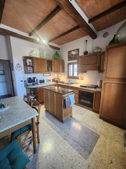 House with roof terrace and views of Lake Trasimeno