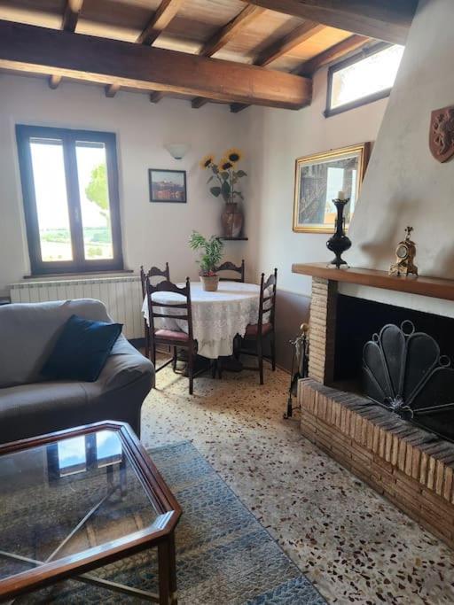House with roof terrace and views of Lake Trasimeno