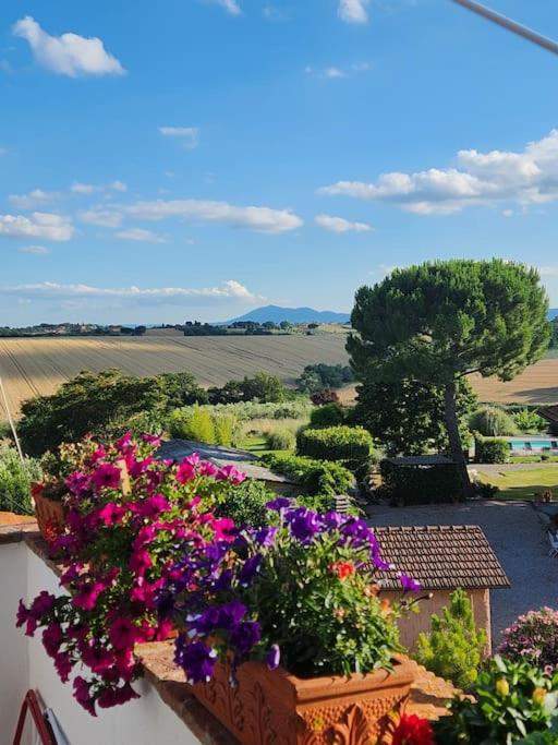 House with roof terrace and views of Lake Trasimeno