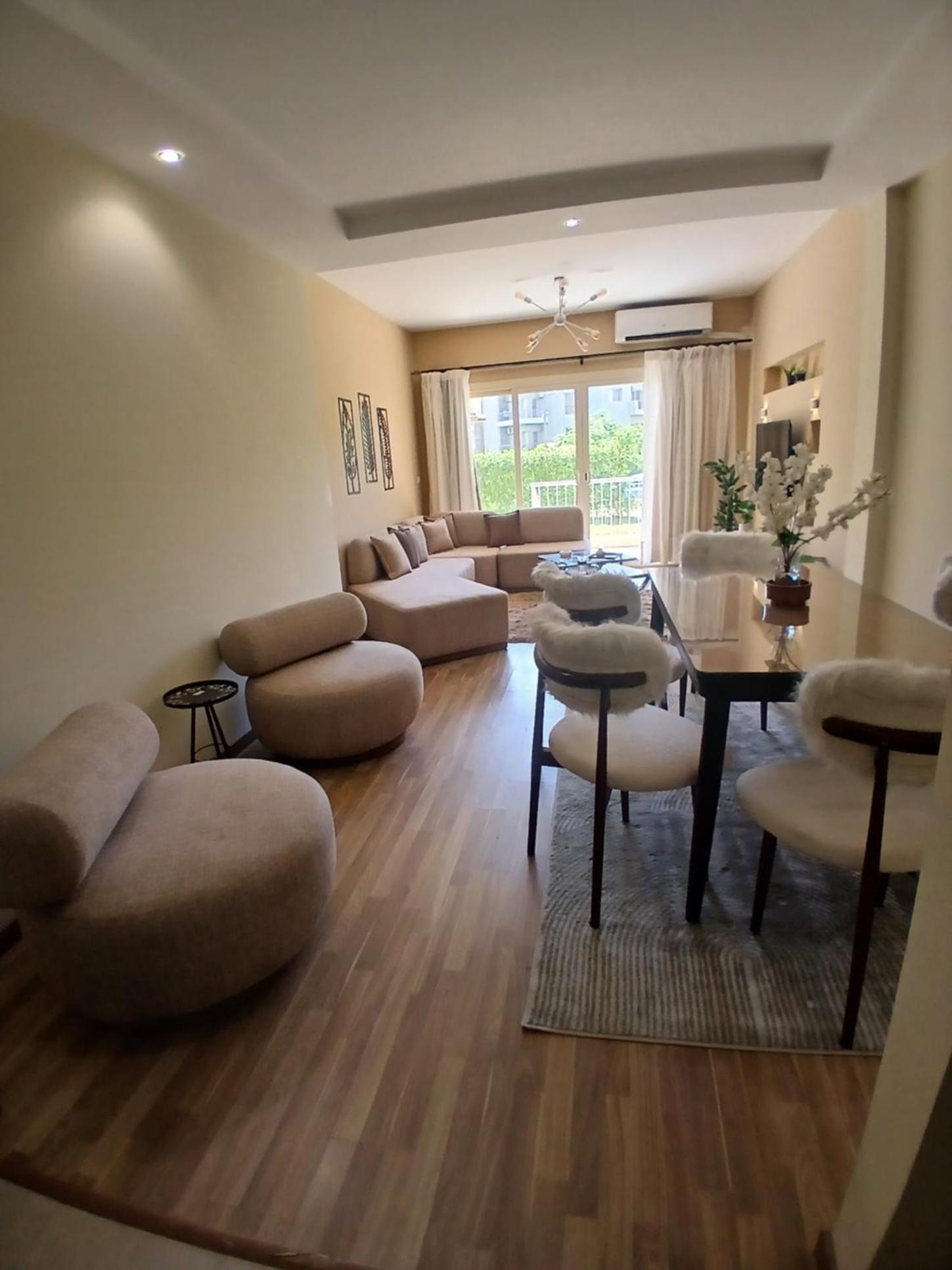 Luxerious apartment with a private garden and pool access