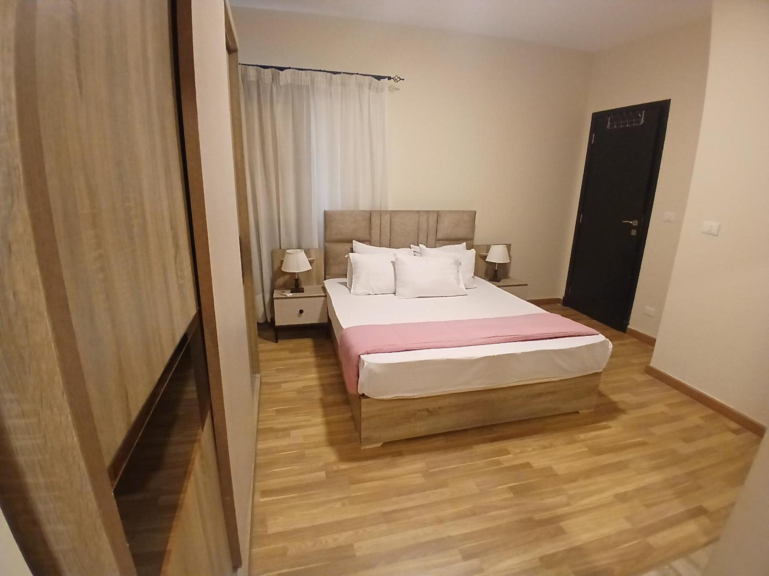 Luxerious apartment with a private garden and pool access