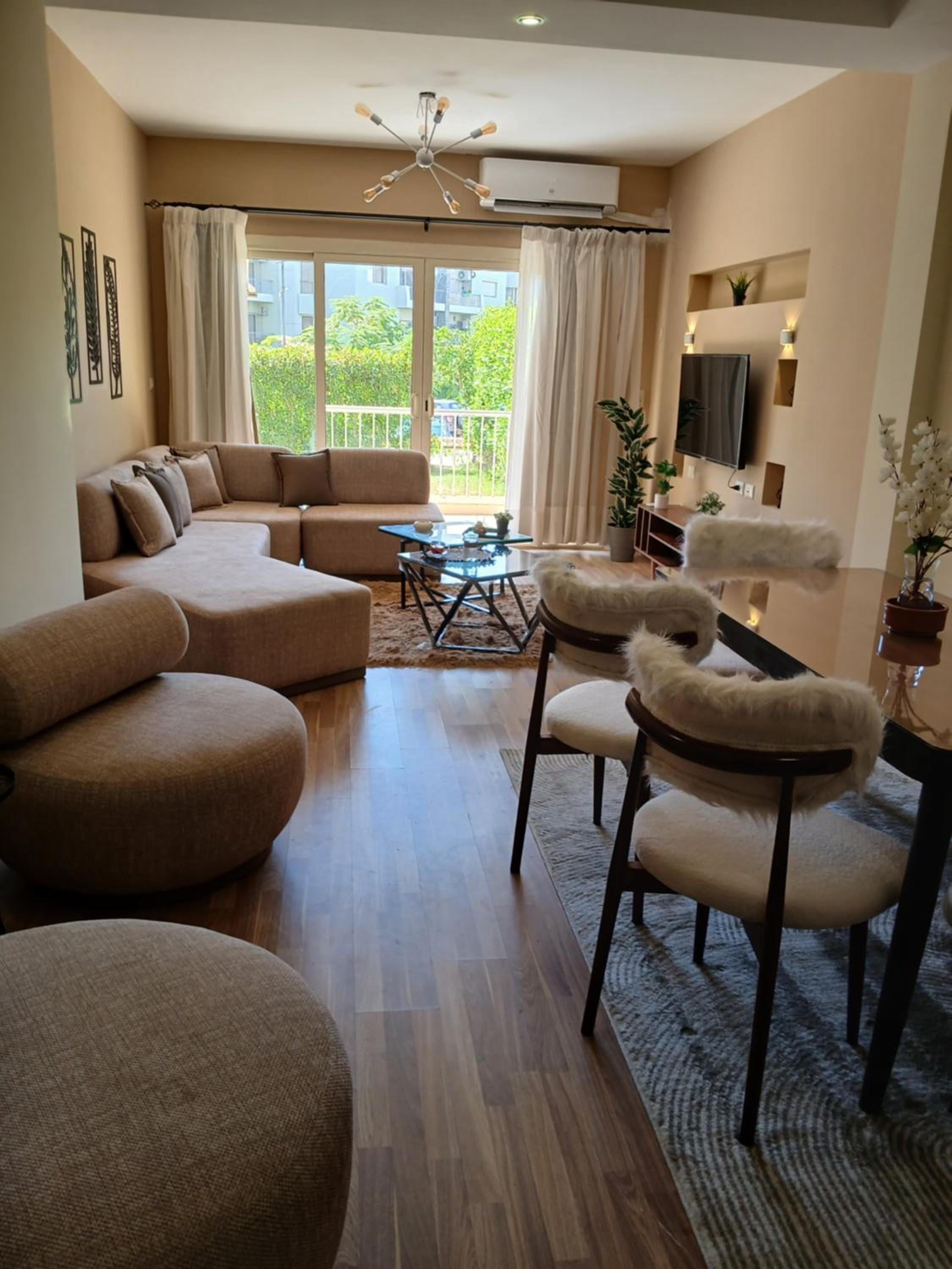 Luxerious apartment with a private garden and pool access