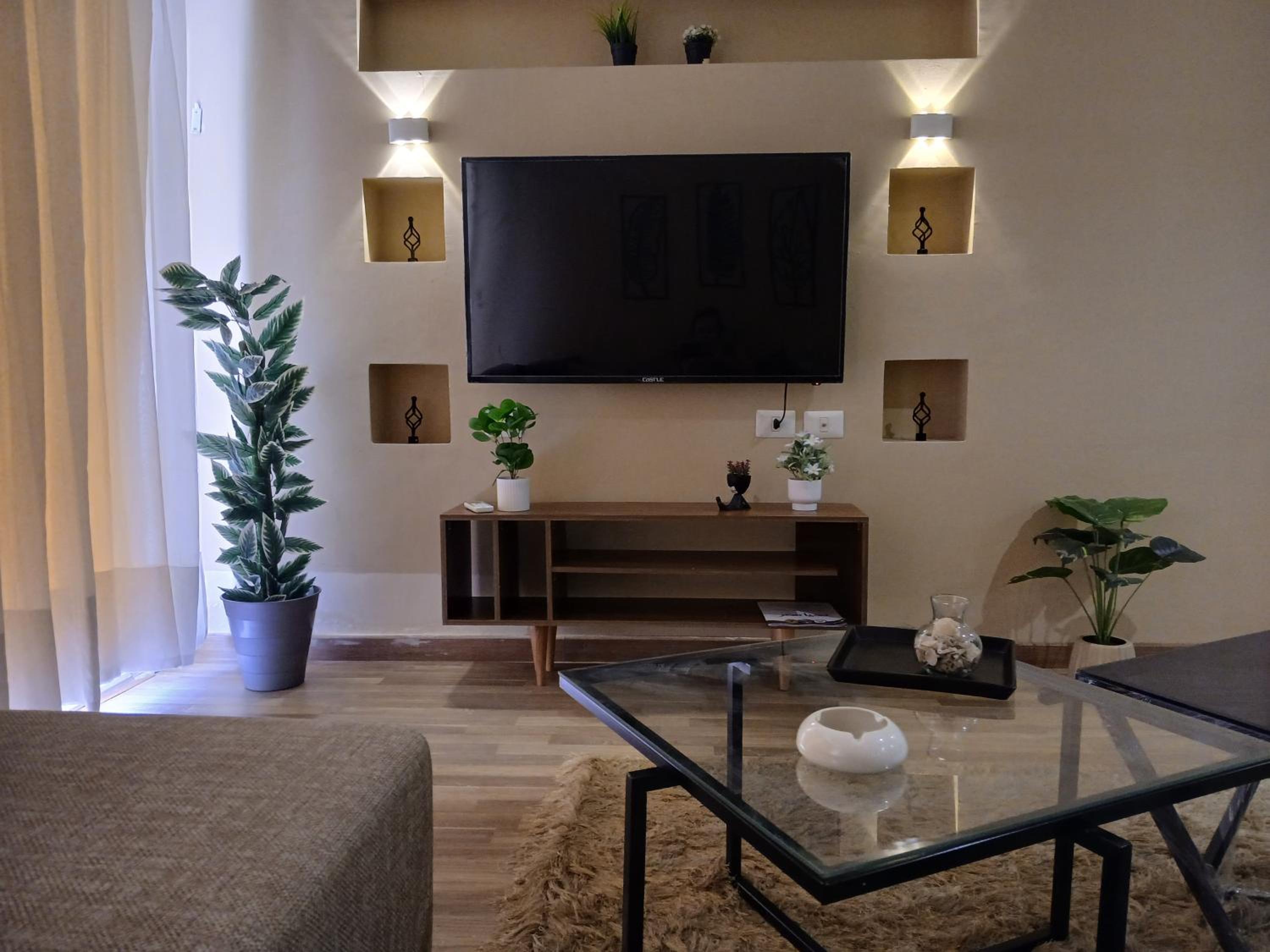 Luxerious apartment with a private garden and pool access
