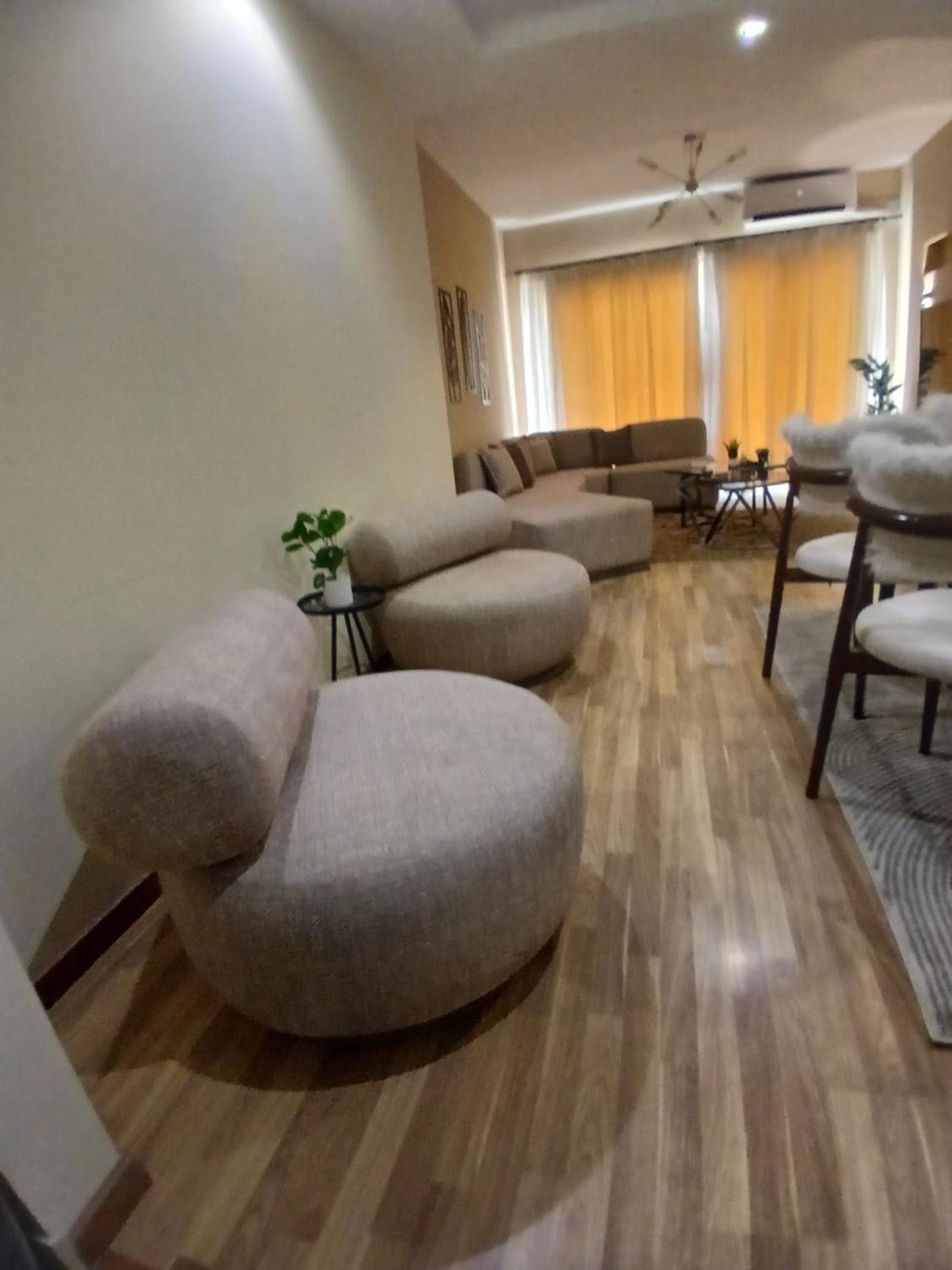 Luxerious apartment with a private garden and pool access