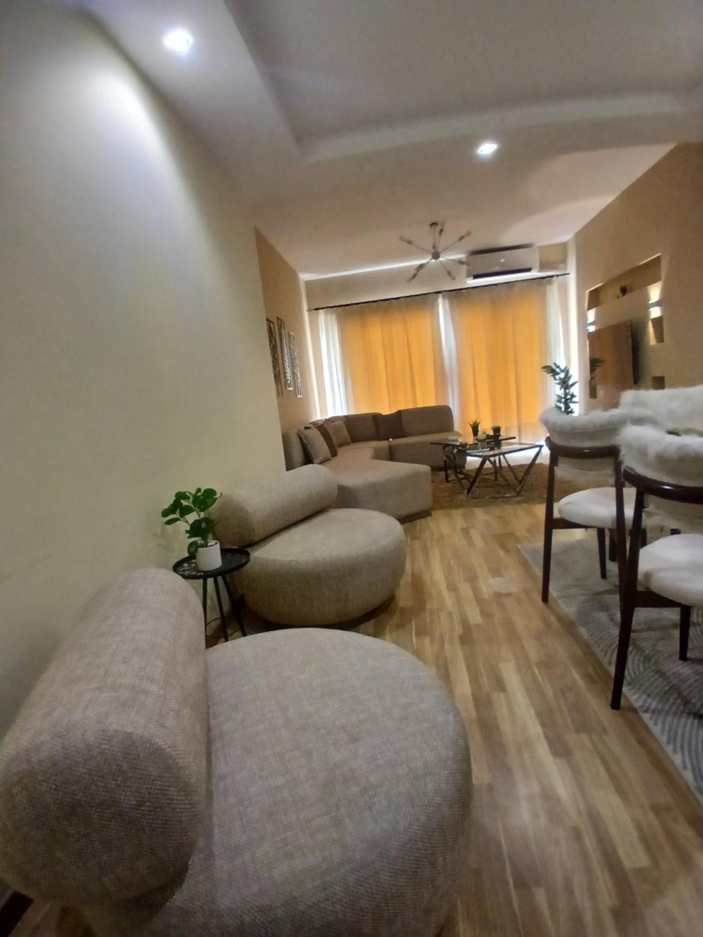 Luxerious apartment with a private garden and pool access