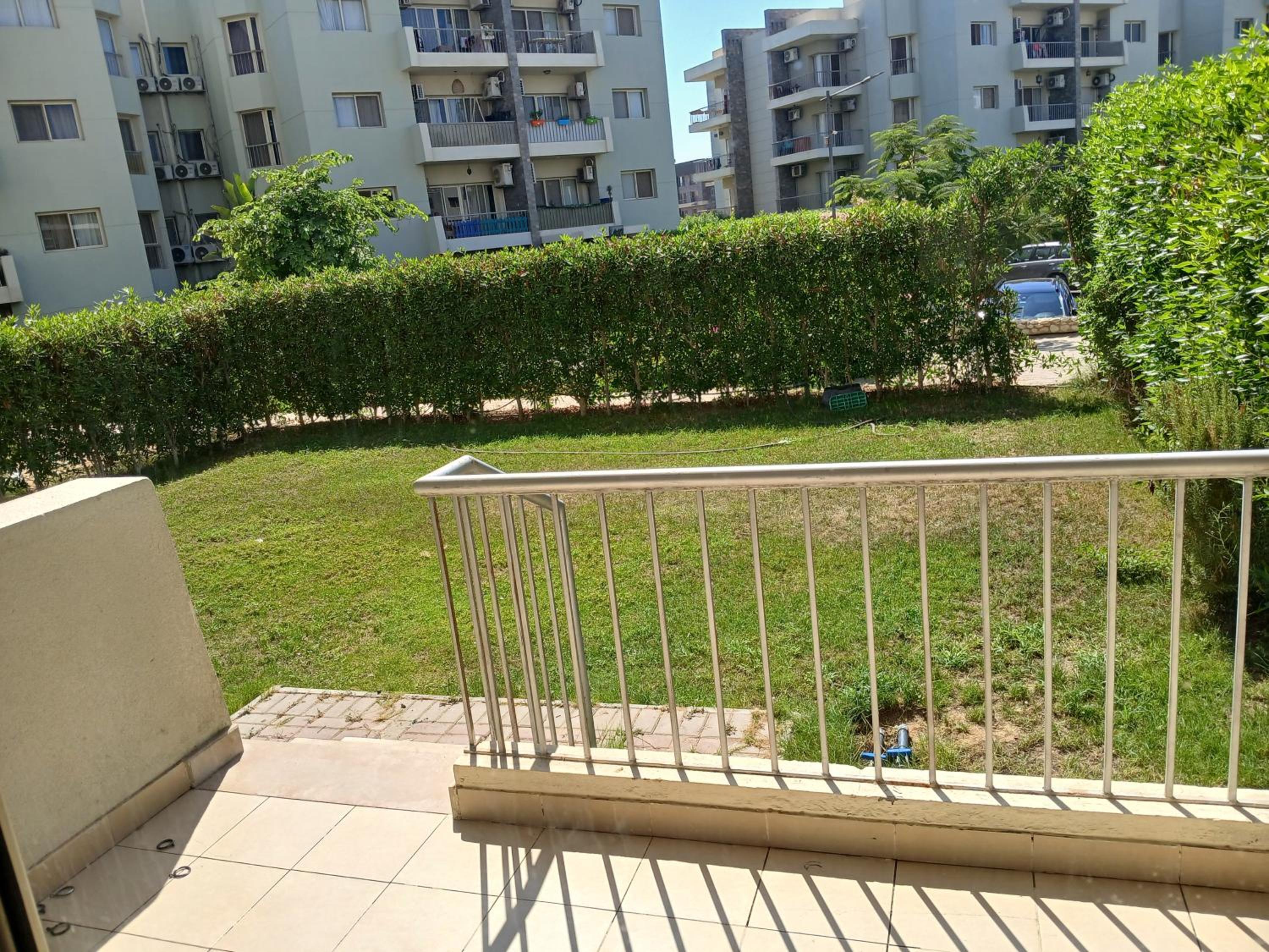 Luxerious apartment with a private garden and pool access