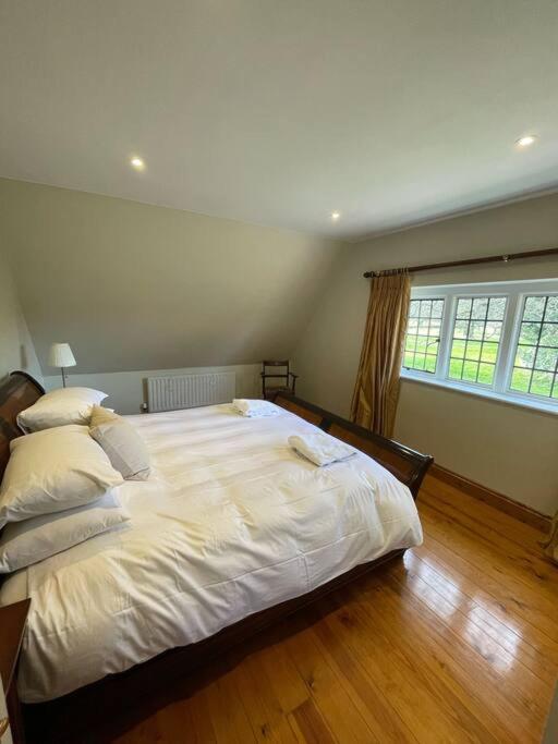 Picturebook cottage on prestigious polo estate view 3