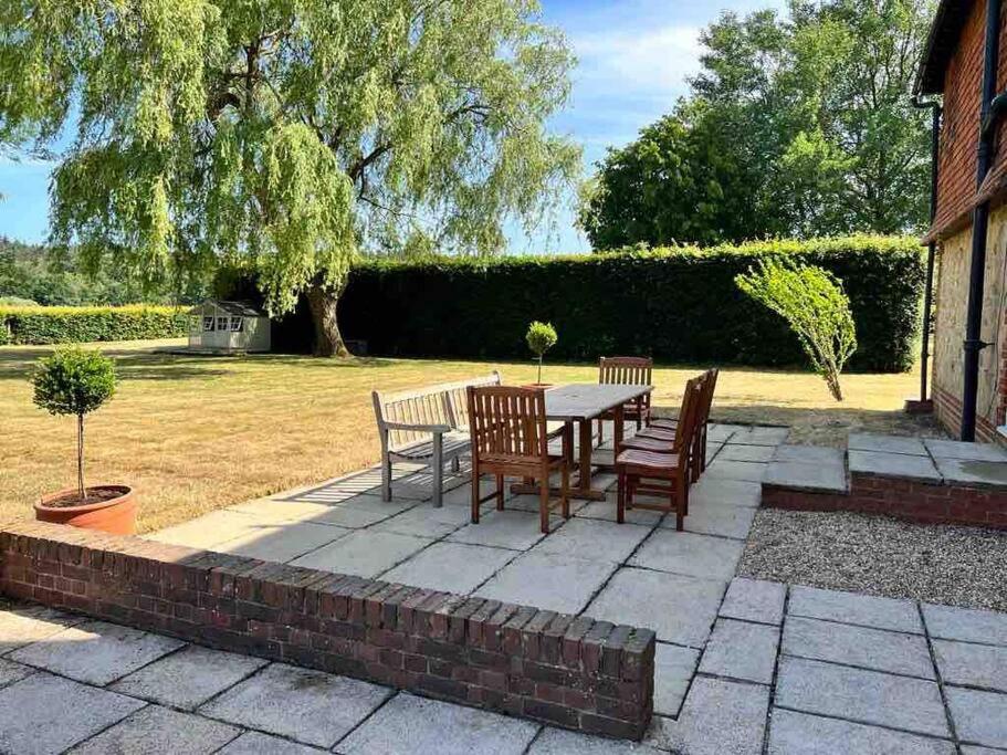 Picturebook cottage on prestigious polo estate view 4