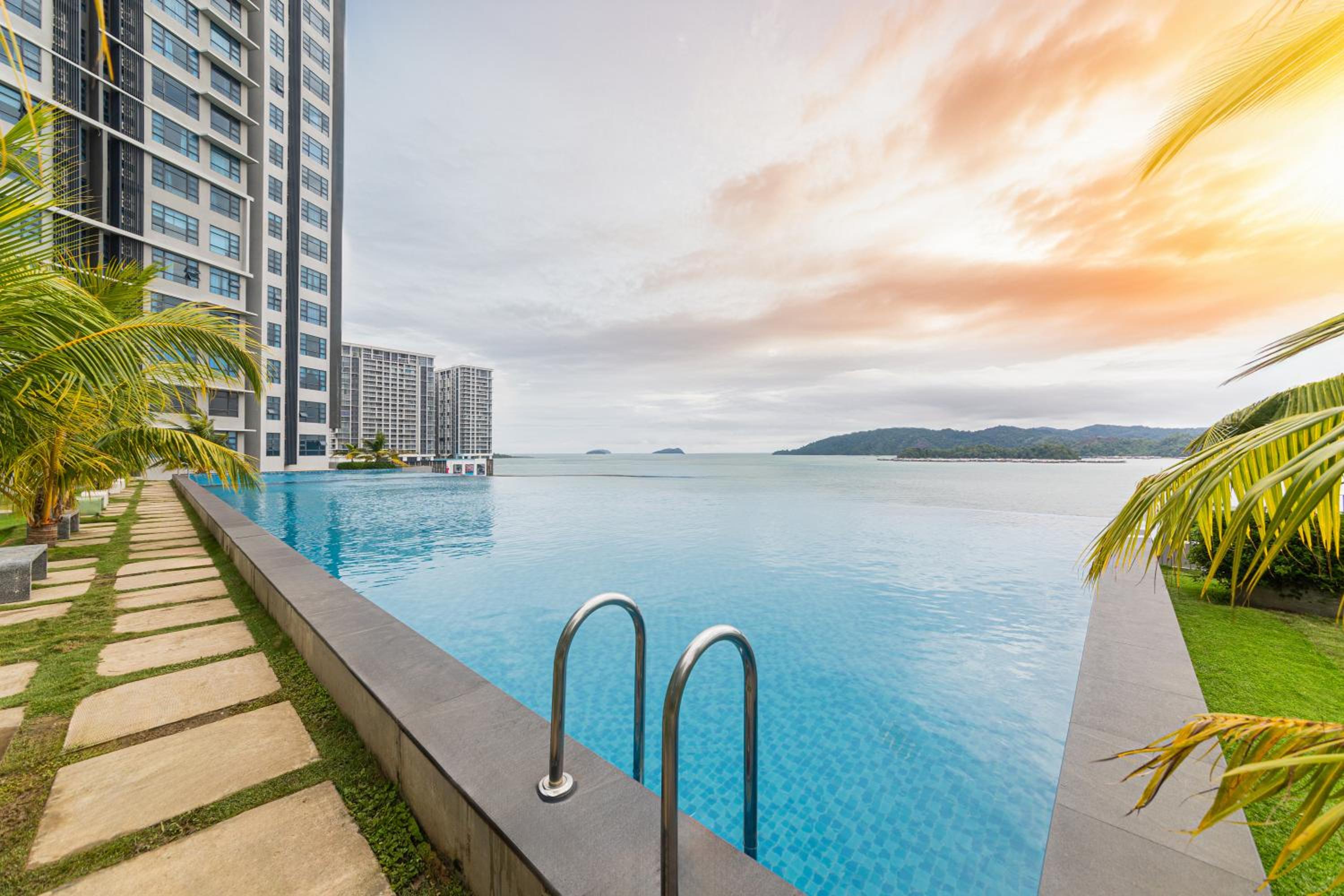 Charis Seaview Suites at Jesselton Quay Kota Kinabalu photo 1