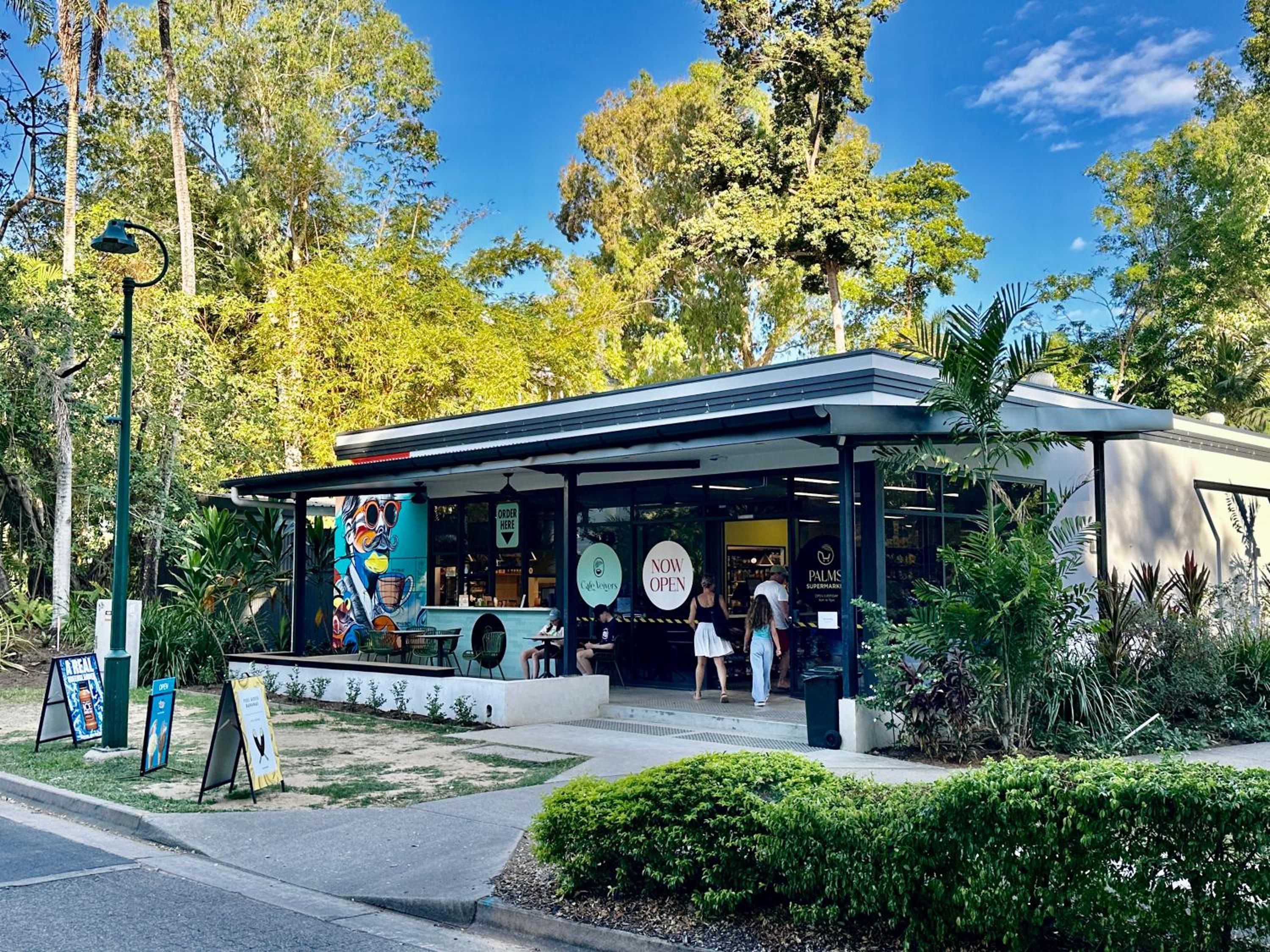 Sweet Creek Cottage, Palm Cove, 200m to Beach, Heated Pool, Pets
