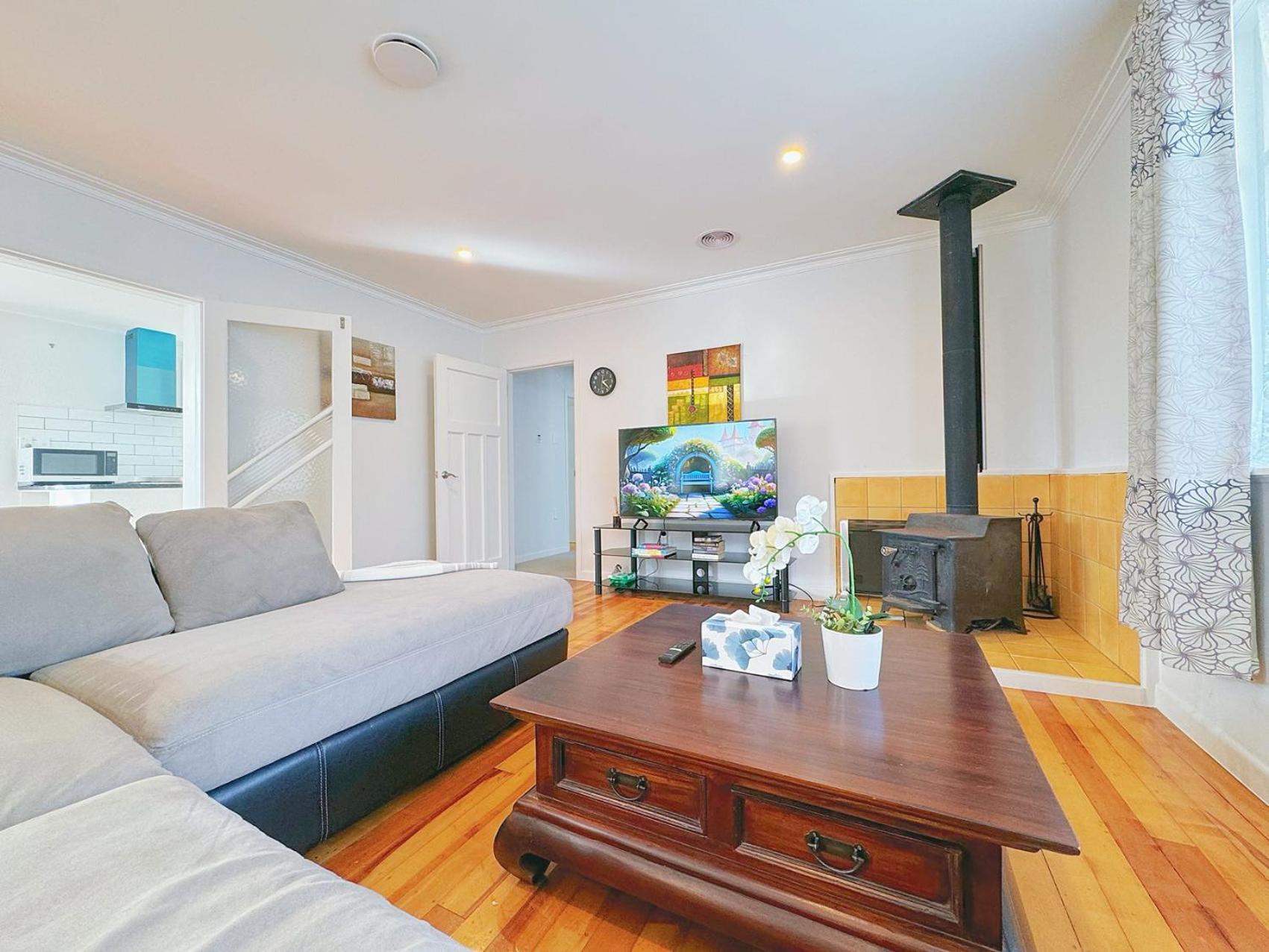 Charming Spacious 4 BR house view 4