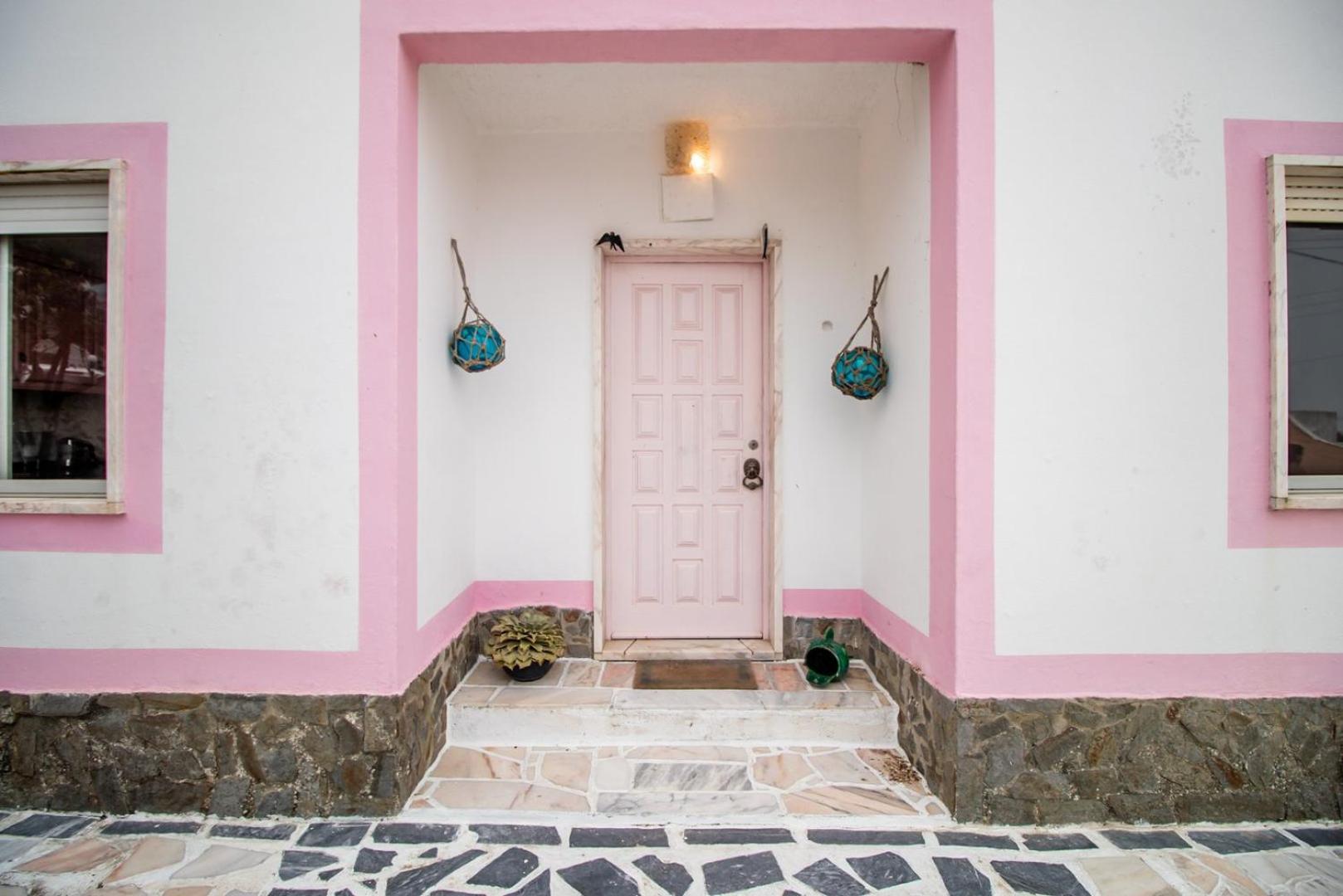 Pink Fisherman's Cabin on Fonte da Telha Beach | By Airnest view 4