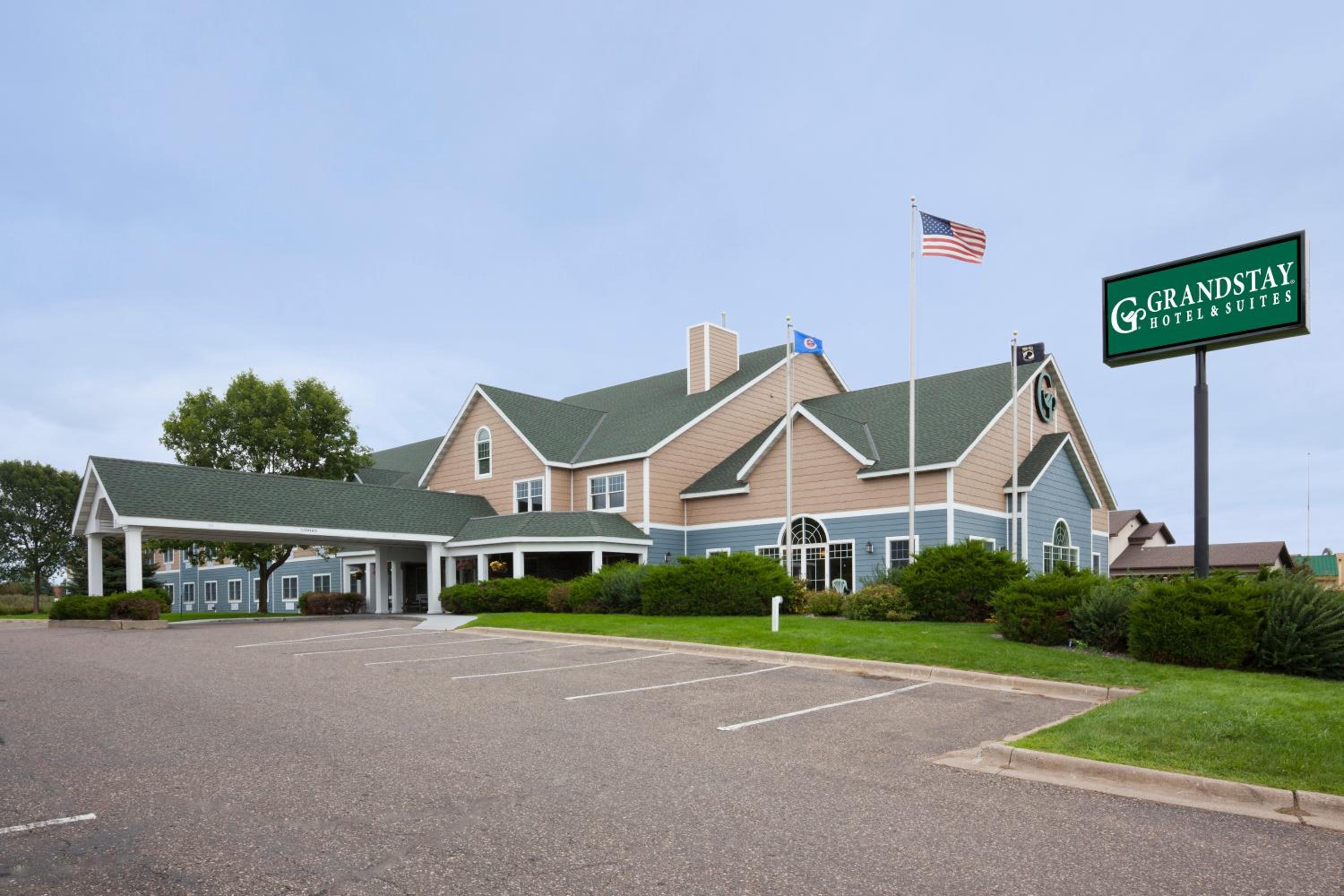 Stillwater Vacations - GrandStay Hotel  Suites - Stillwater - Property Image 1