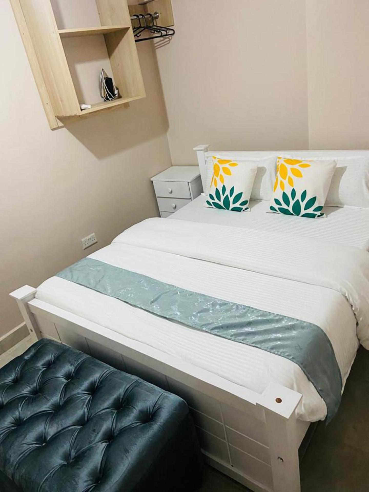 1 Bedroom Studio Sleeps 2 -Elevator -Free Parking view 5