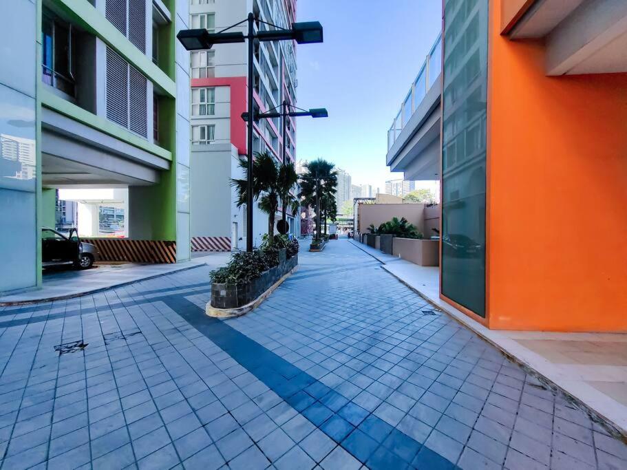 Citispace 1BR Condotel Suite at Sunshine100 City Plaza #SS07A