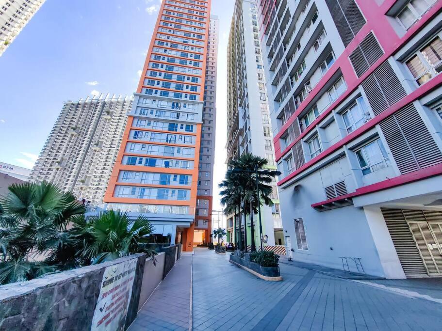 Citispace 1BR Condotel Suite at Sunshine100 City Plaza #SS07A