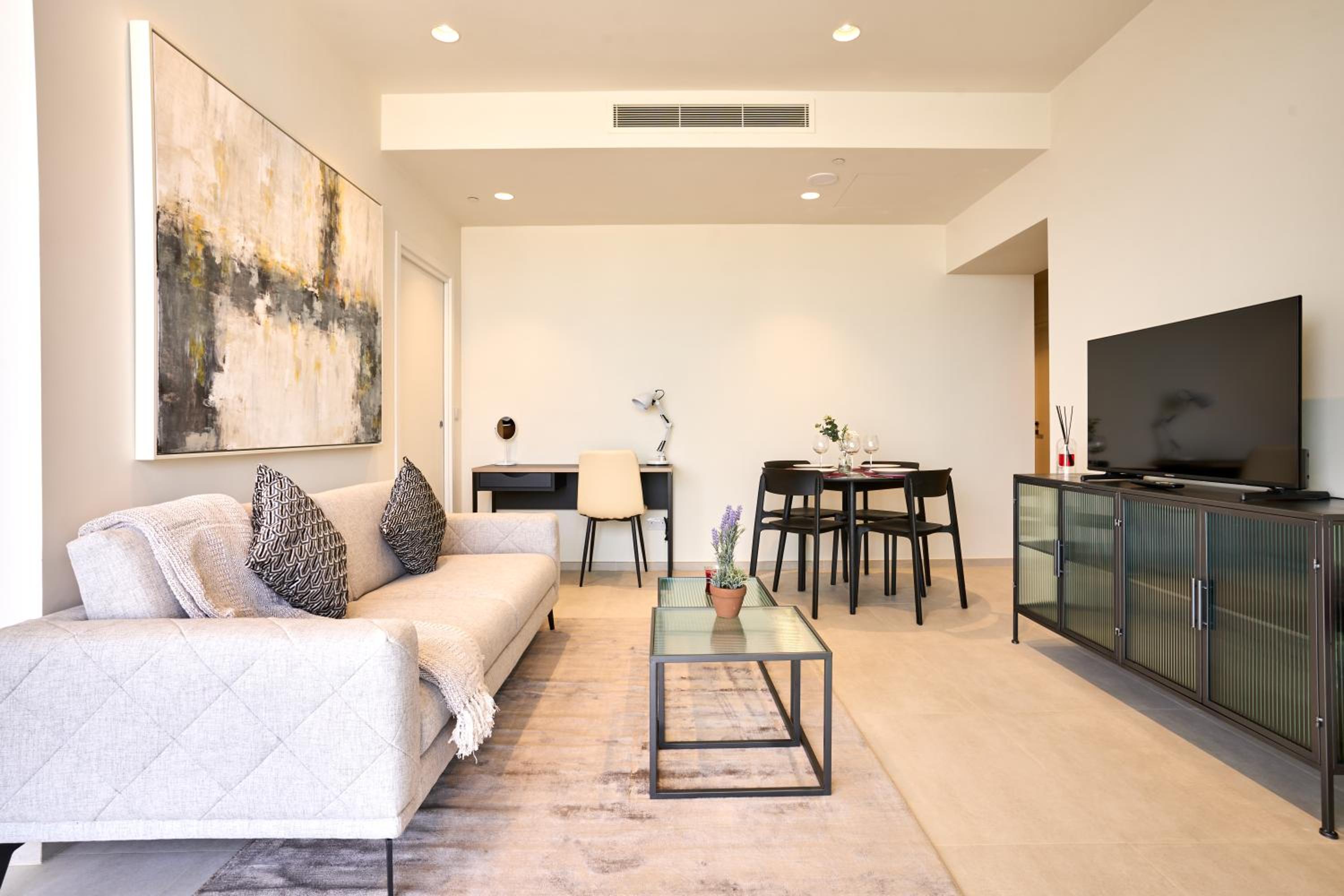 Luxury Apartment with Panoramic Sea views in Mercury Towers photo 2