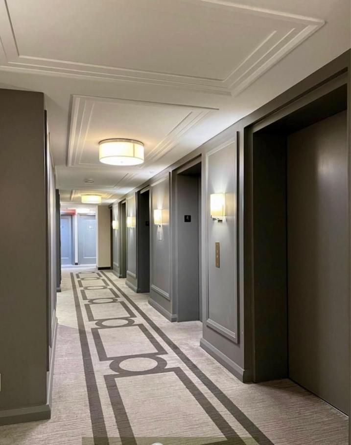 Elegant 2BR & 2BA Retreat in Prime Yorkville, Downtown